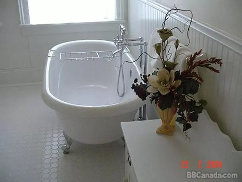 Bathroom in Inn on the Harbour and Telegraph House