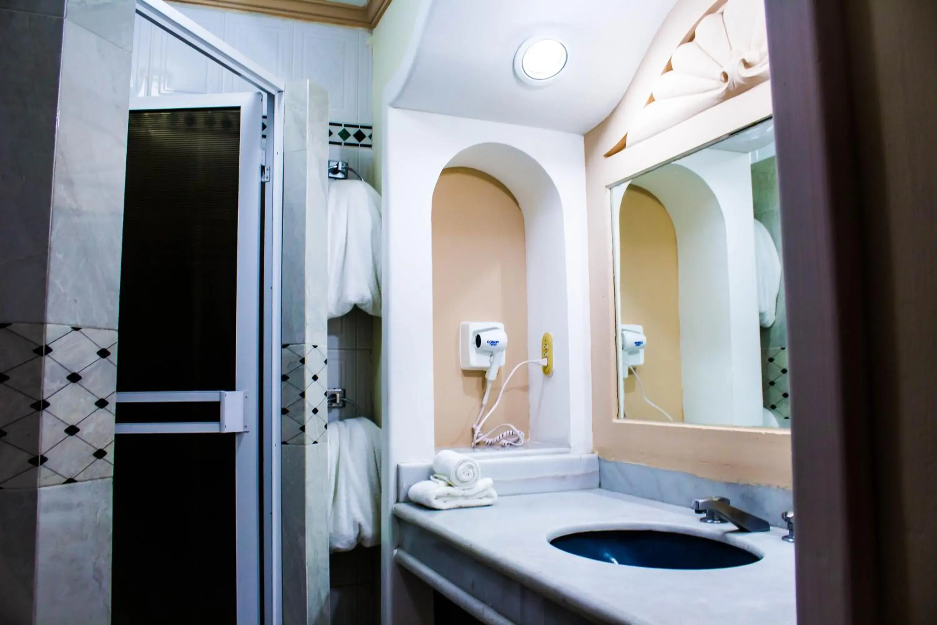 towels, Bathroom in Hotel Sands Arenas