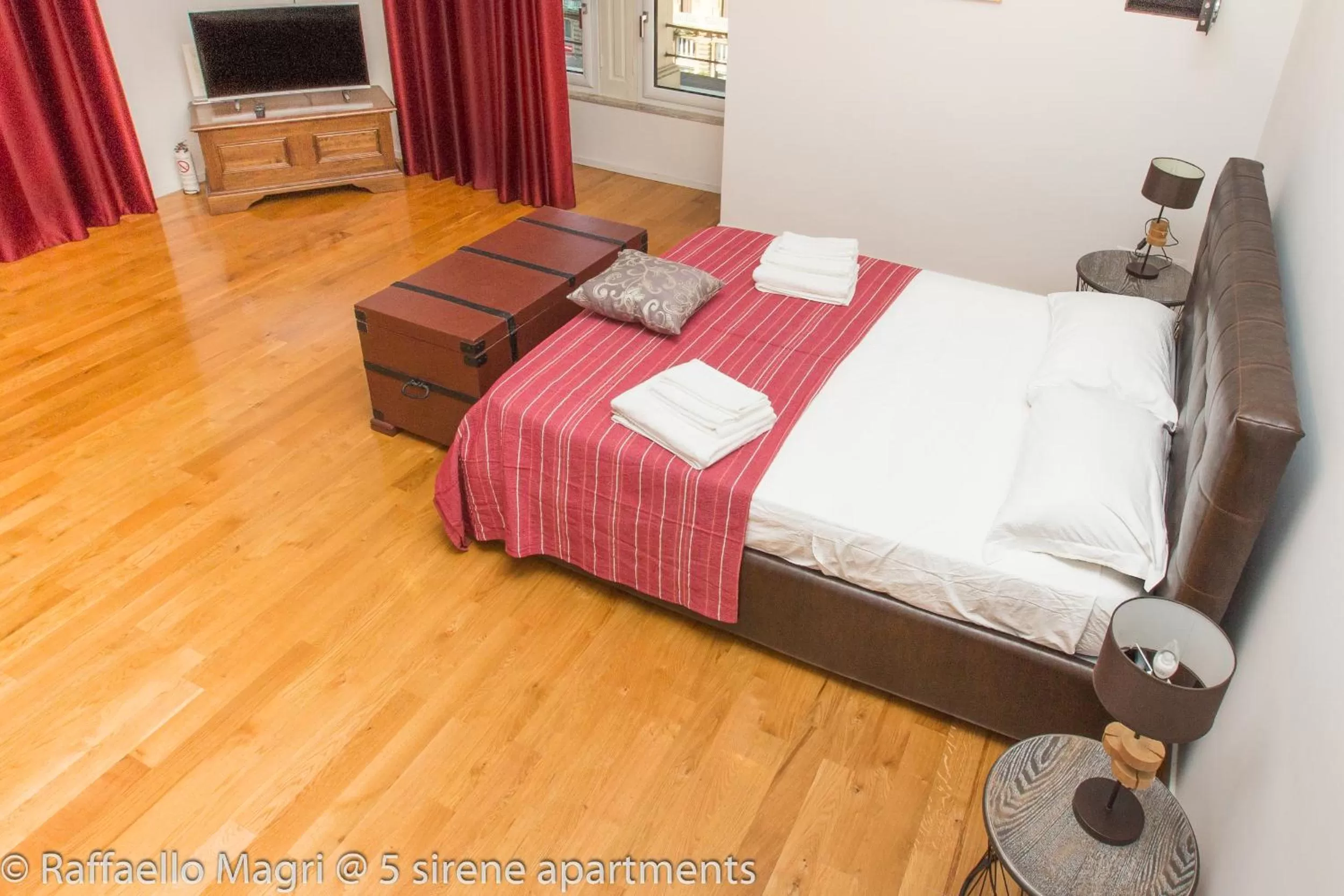 Bedroom, Bed in 5 sirene