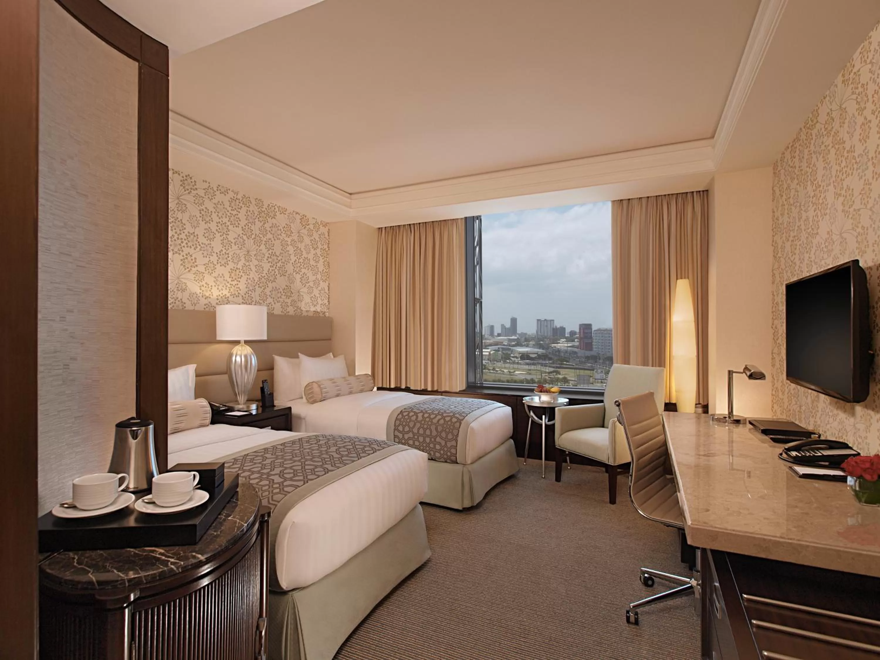 Bathroom, Bed in Crimson Hotel Filinvest City, Manila