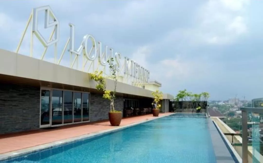 Swimming pool in Louis Kienne Hotel Simpang Lima