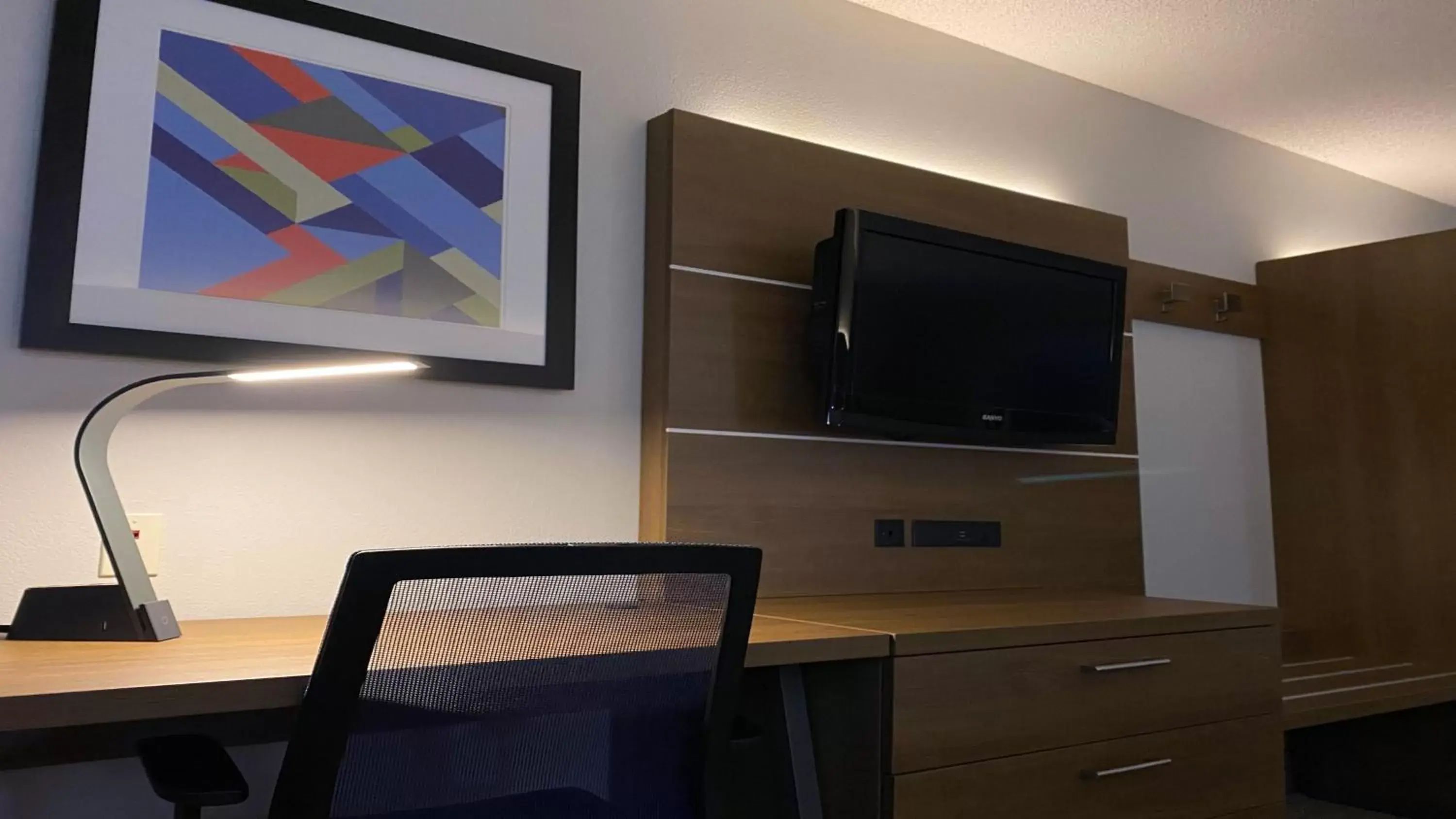 TV and multimedia, TV/Entertainment Center in Holiday Inn Express Hotel & Suites Somerset Central, an IHG Hotel