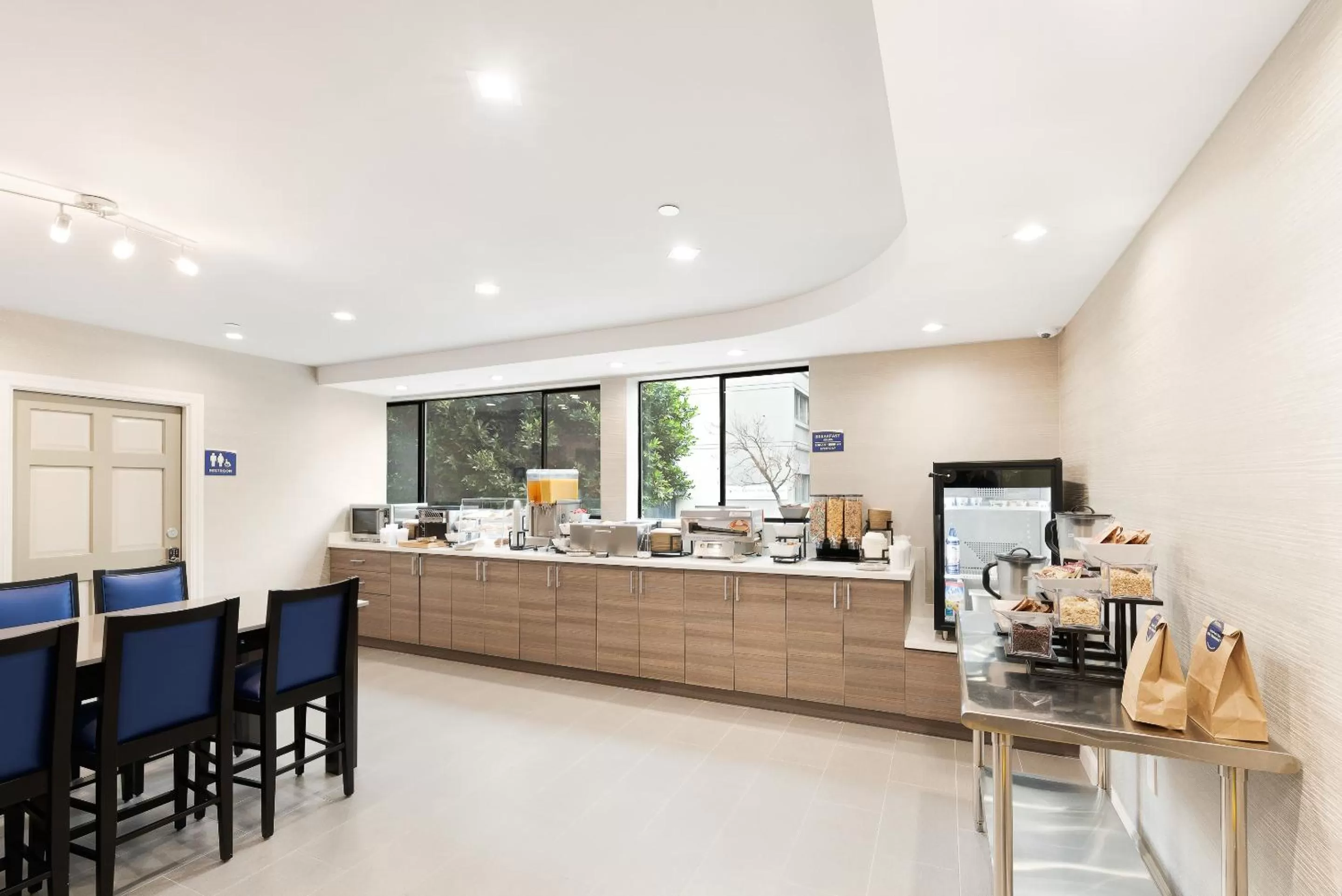 Restaurant/places to eat in Best Western Red Coach Inn