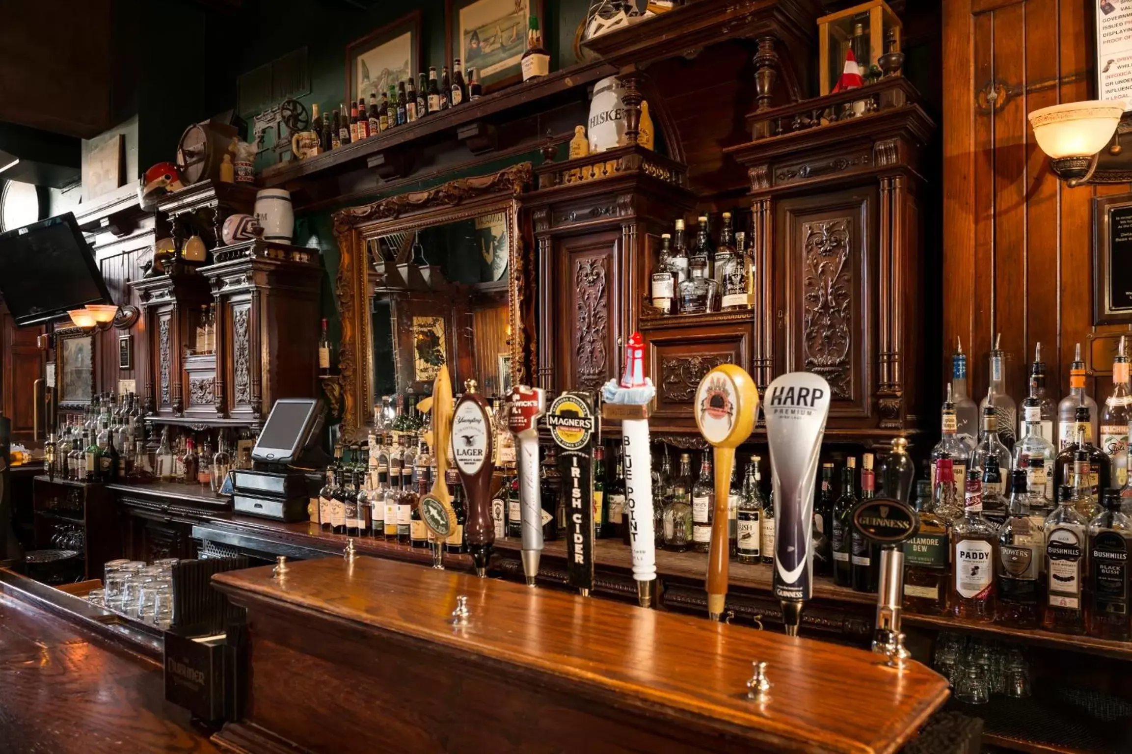 Lounge or bar in Phoenix Park Hotel