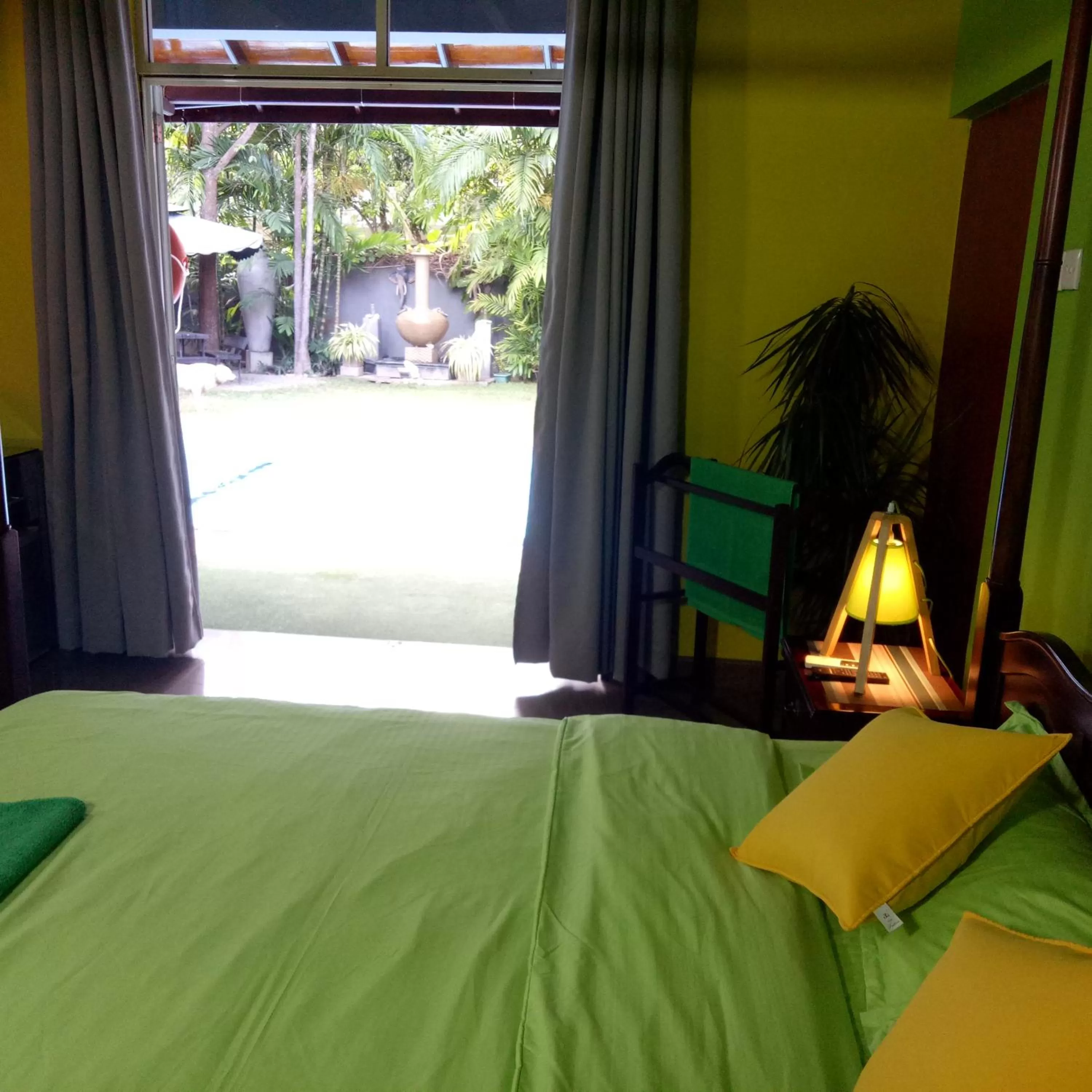 Pool view, Bed in Palms Villa