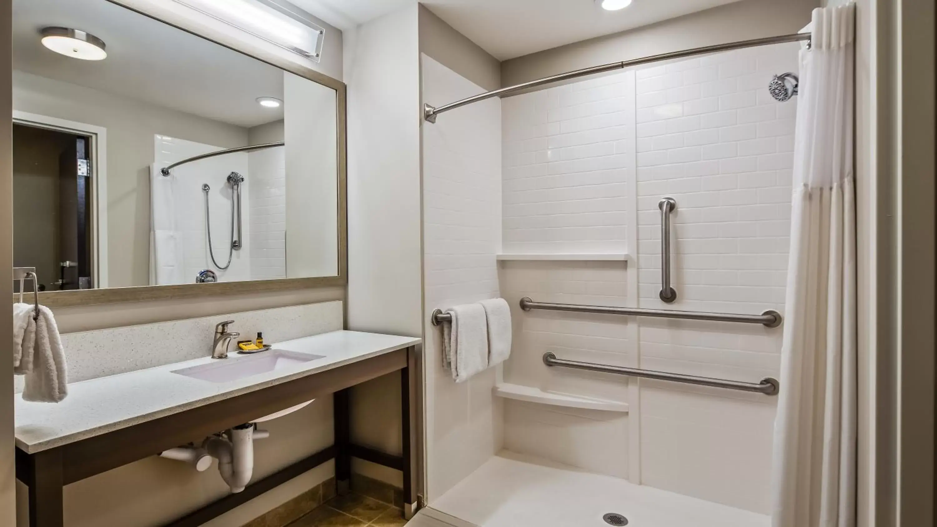 Bathroom in Best Western Plus Bolivar Hotel & Suites