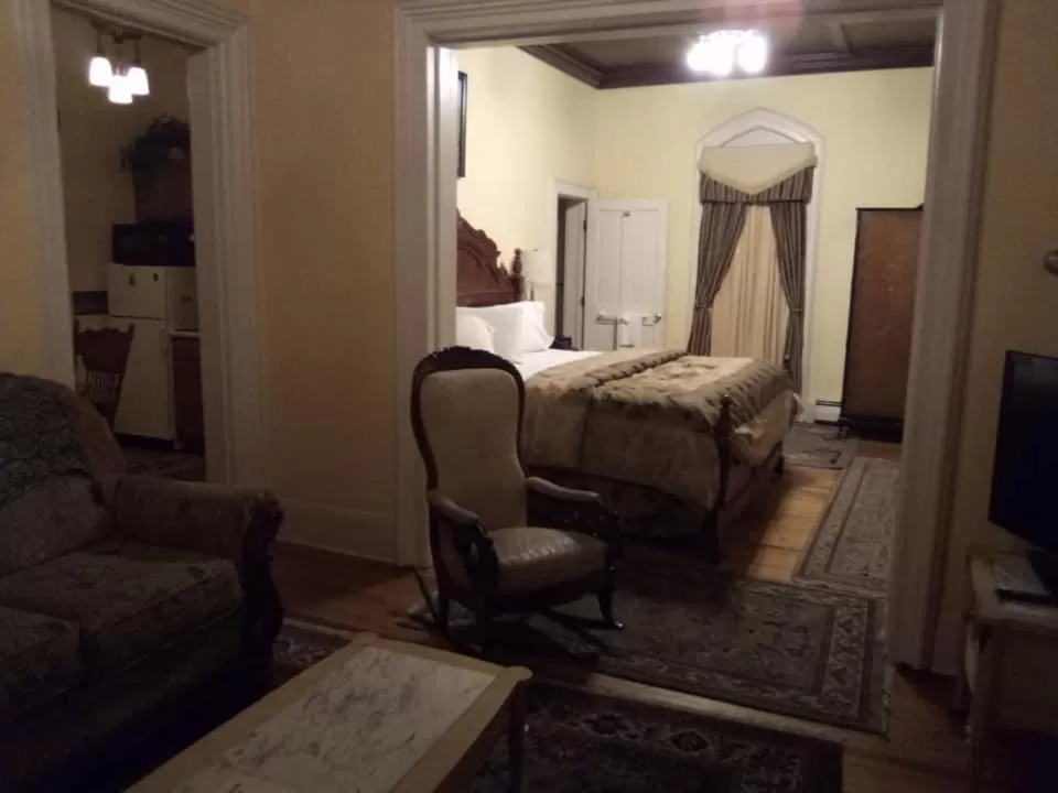 Seating Area in Stay Saratoga