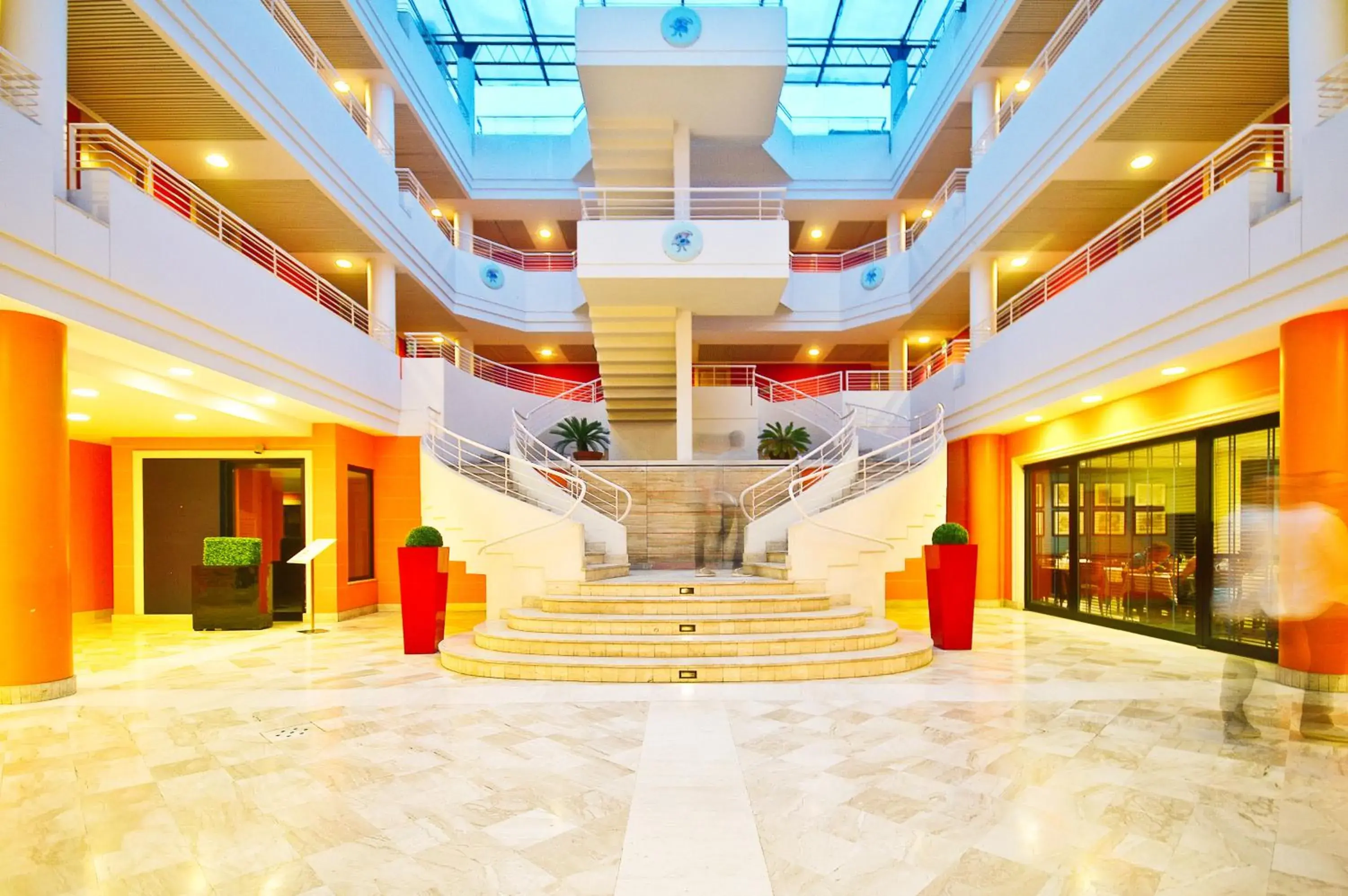 Patio, Lobby/Reception in Caesar's Hotel