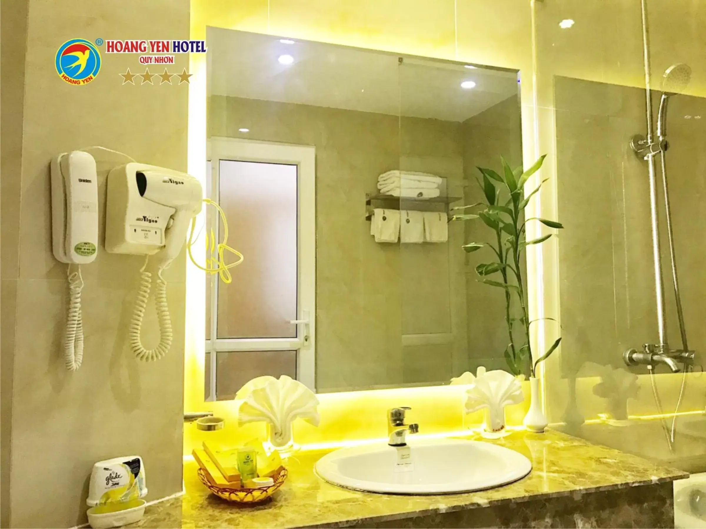 Bathroom in Hoang Yen Hotel