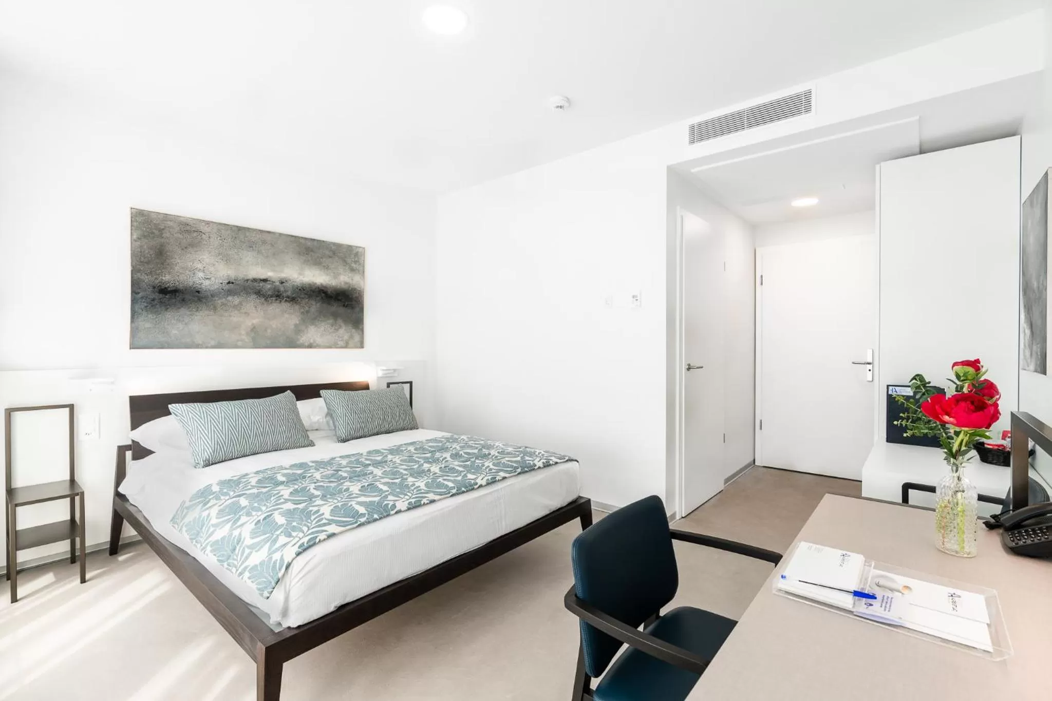 Photo of the whole room, Bed in Hôtel Alpes & Lac