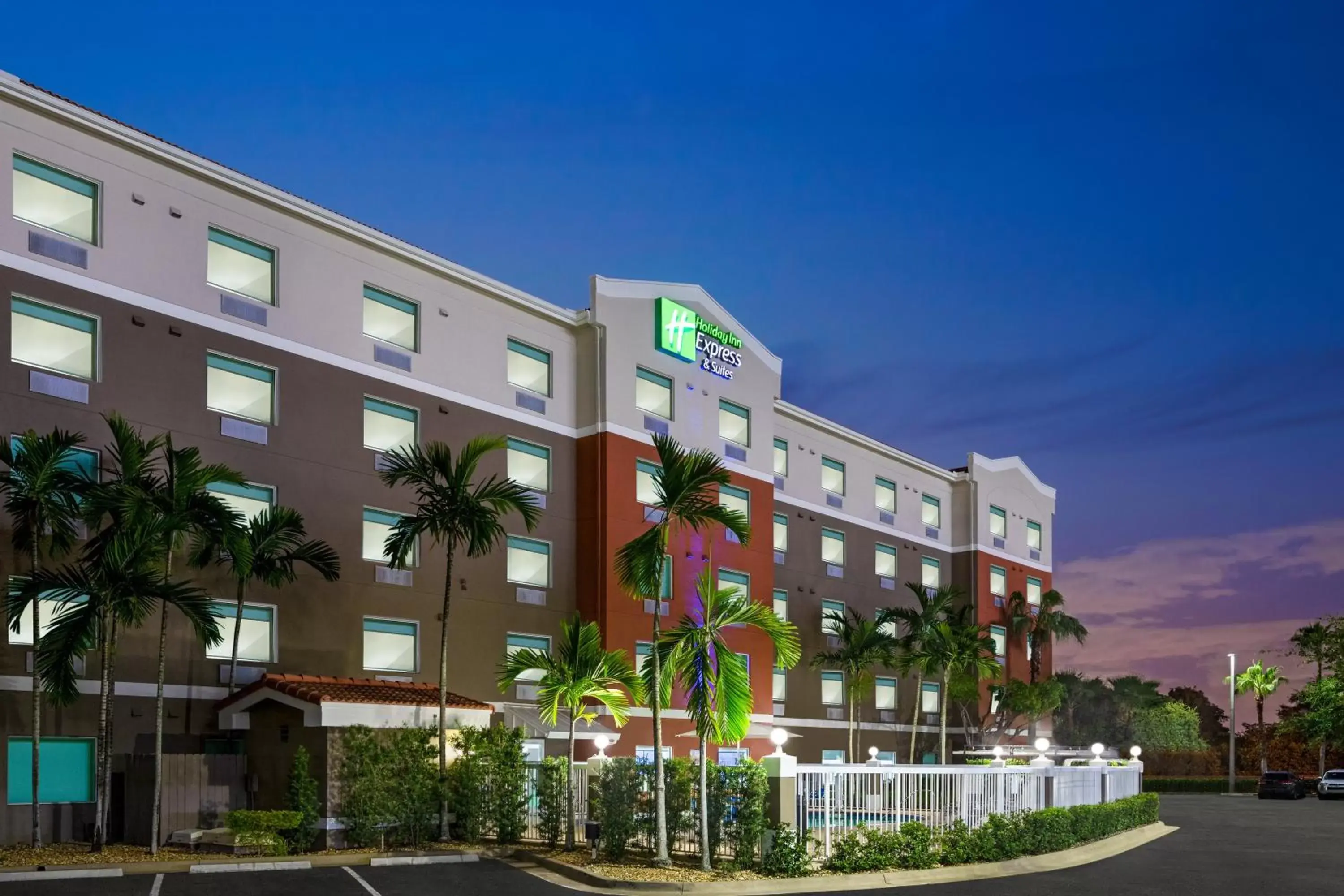 Property Building in Holiday Inn Express & Suites Pembroke Pines-Sheridan St, an IHG Hotel