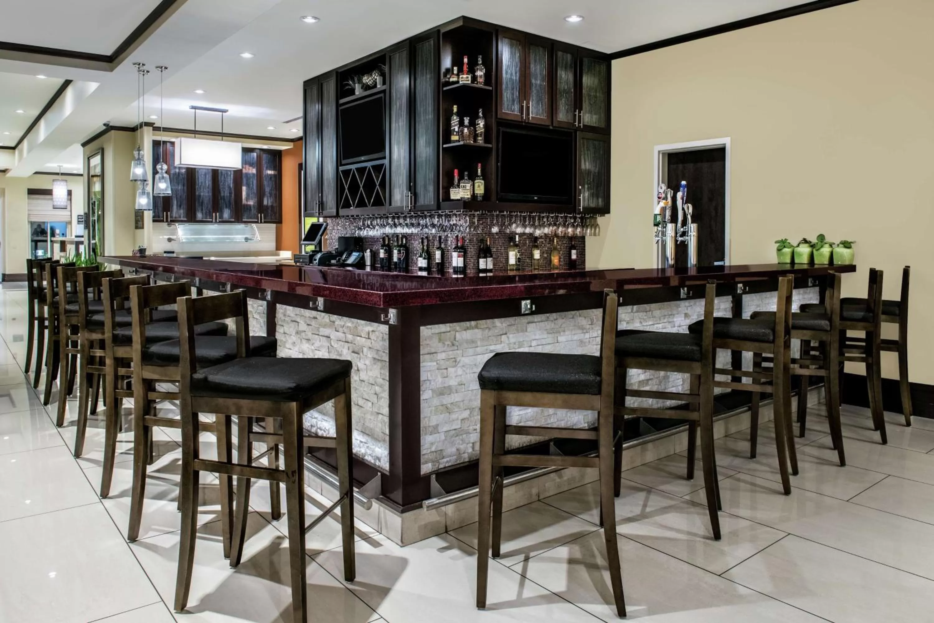 Lounge or bar in Hilton Garden Inn Victoria
