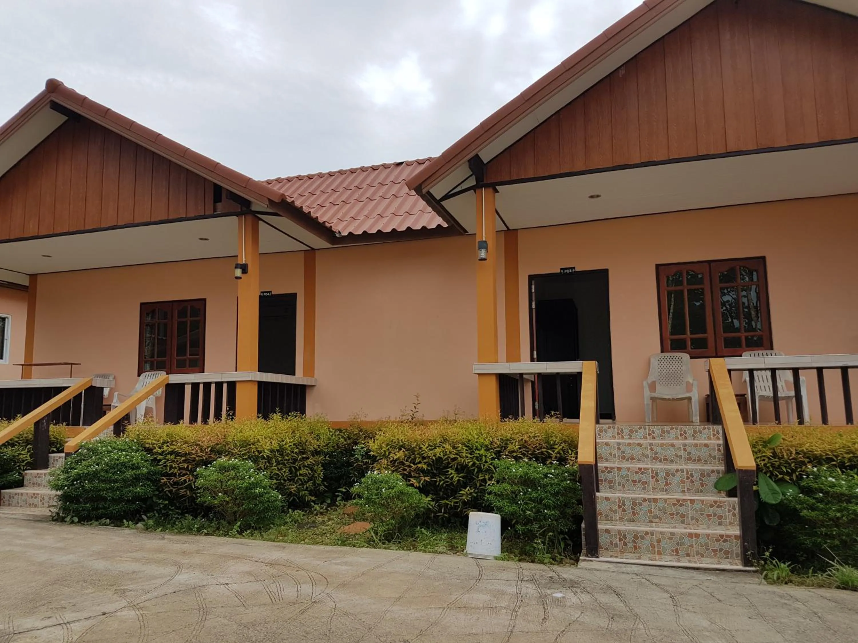 Property building in Lanta Paradise Beach Resort