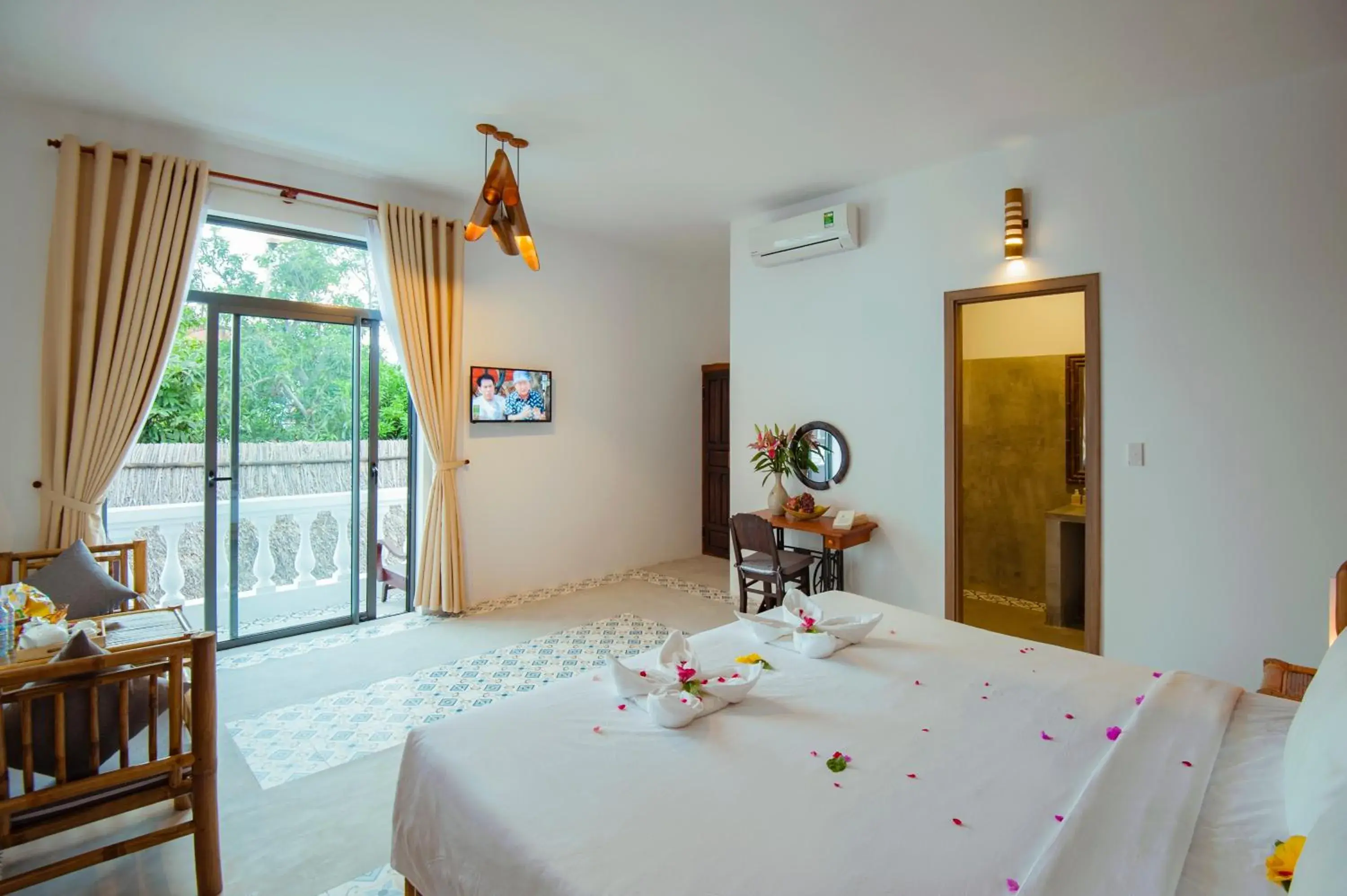 Deluxe Double Room with Balcony in Hoi An Rustic Villa