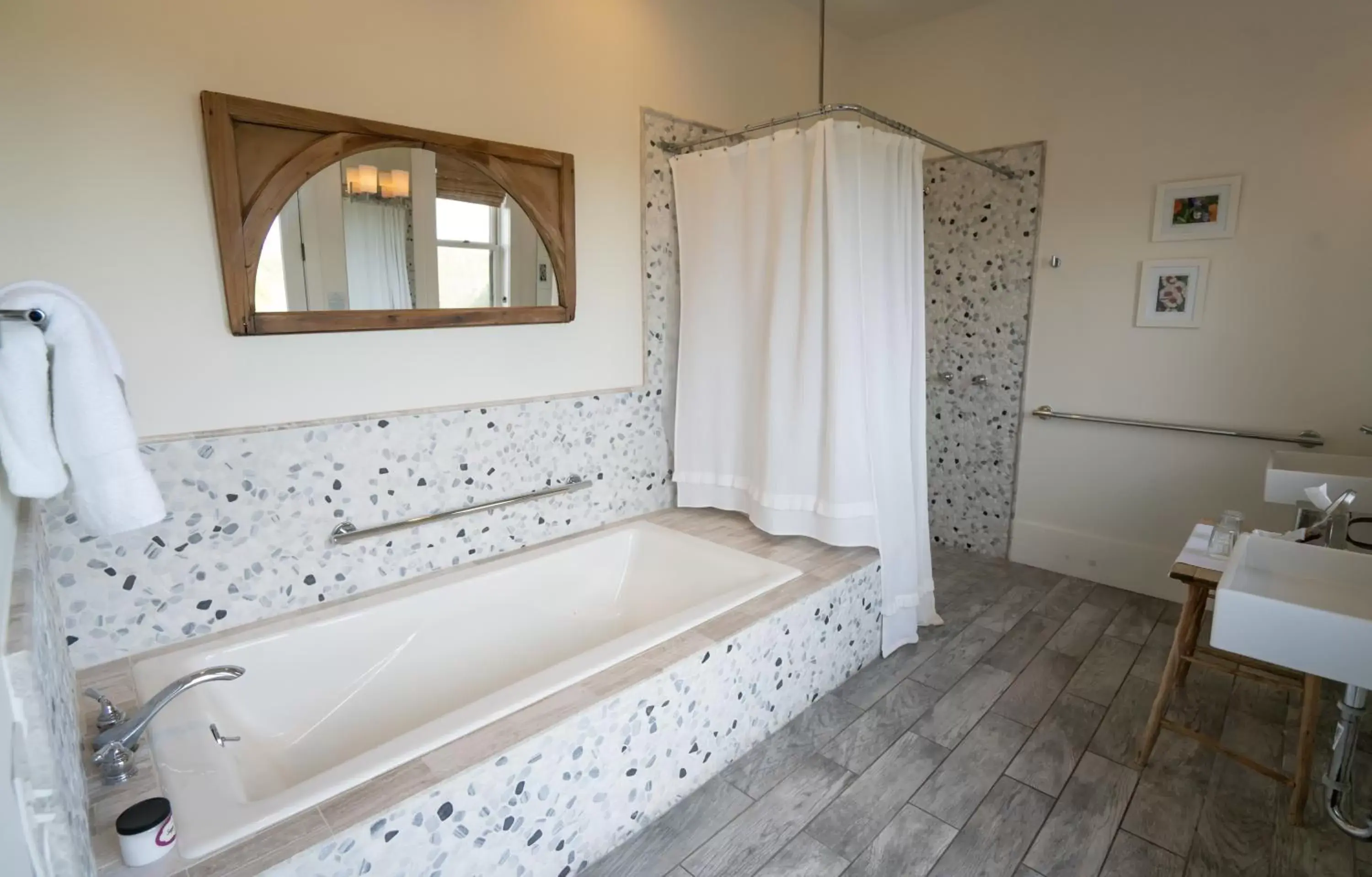 Shower, Bathroom in Sage Hill Inn & Spa