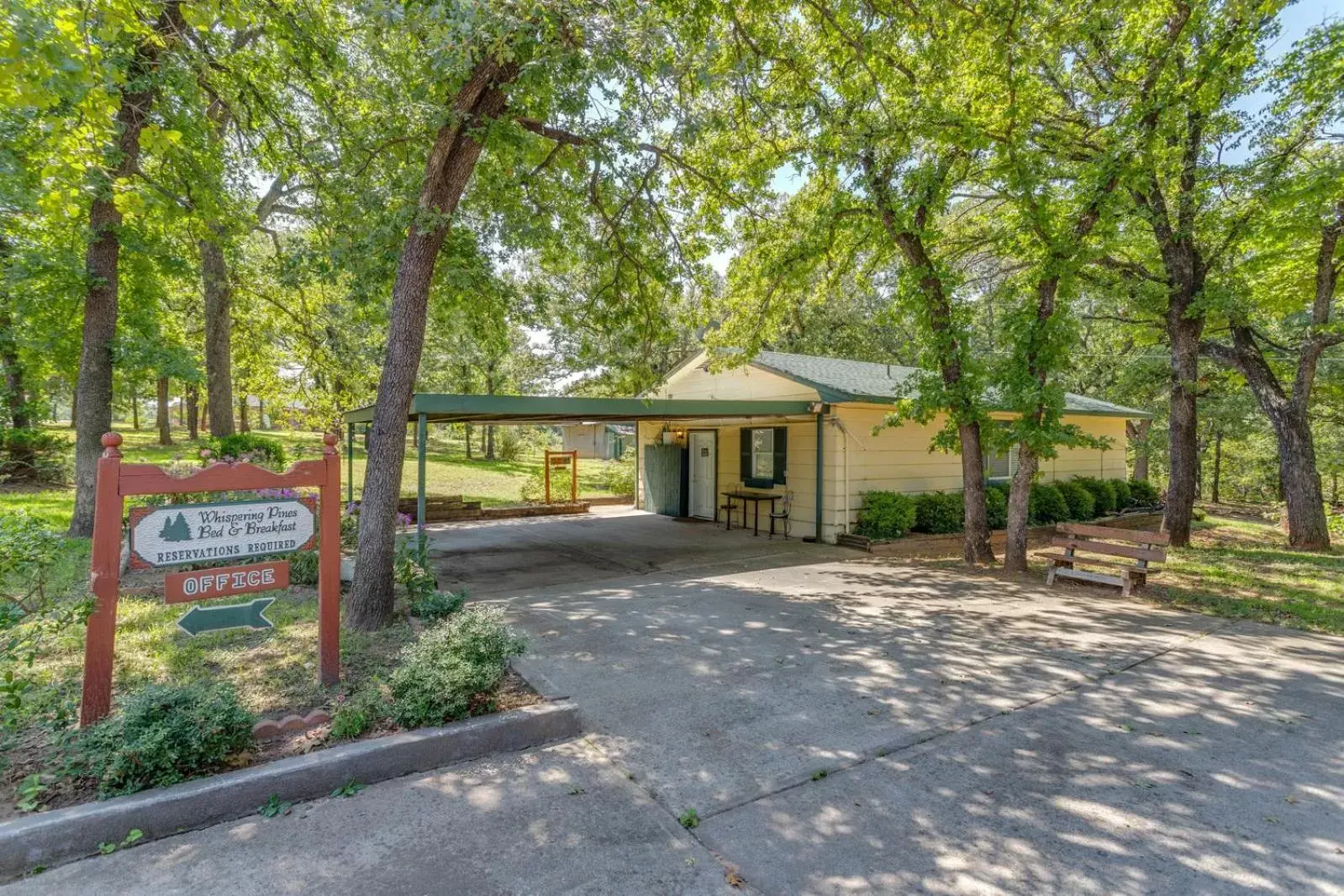 Property Building in The Whispering Pines Inn