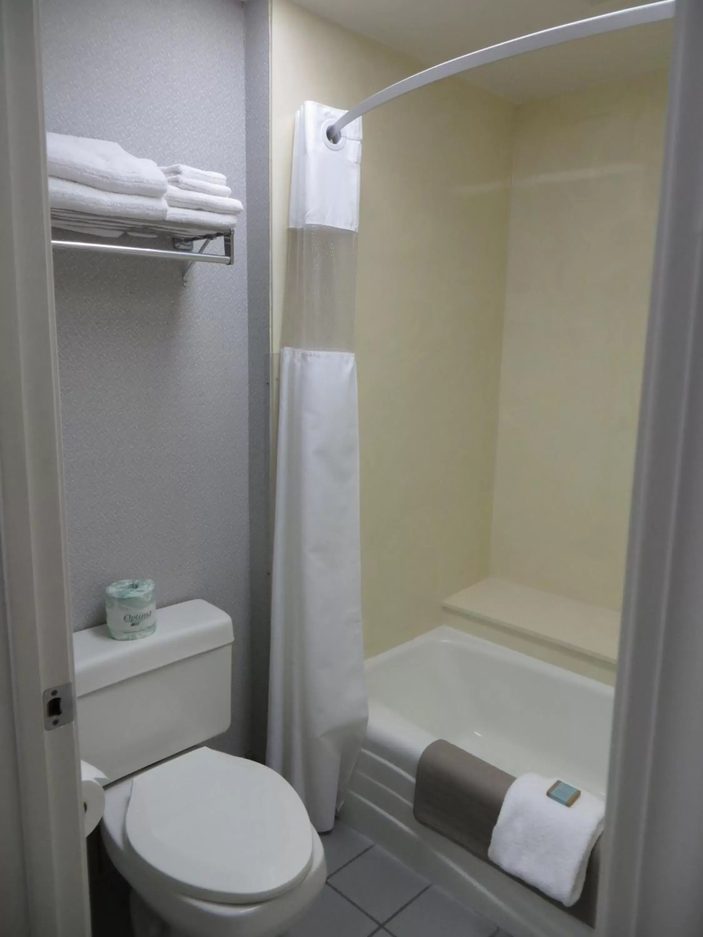 Bathroom in Travelodge by Wyndham Redding CA