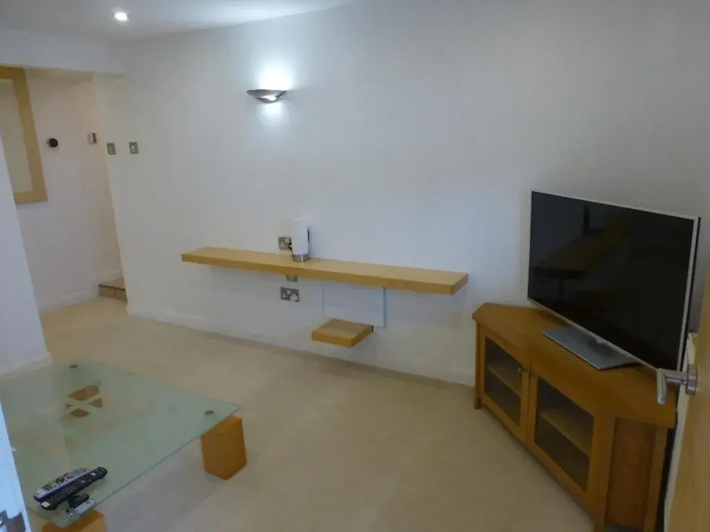 TV/Entertainment Center in Earle House Serviced Apartments