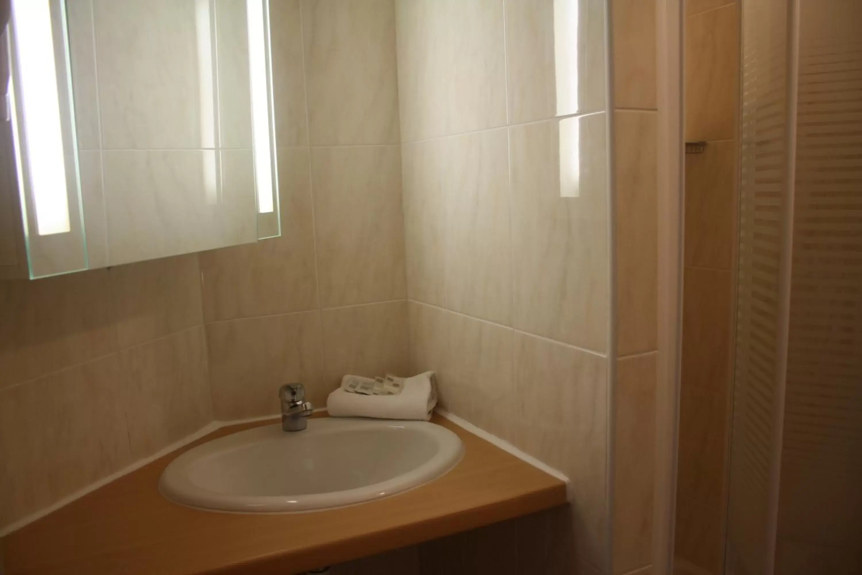Bathroom in Hôtel De Nice