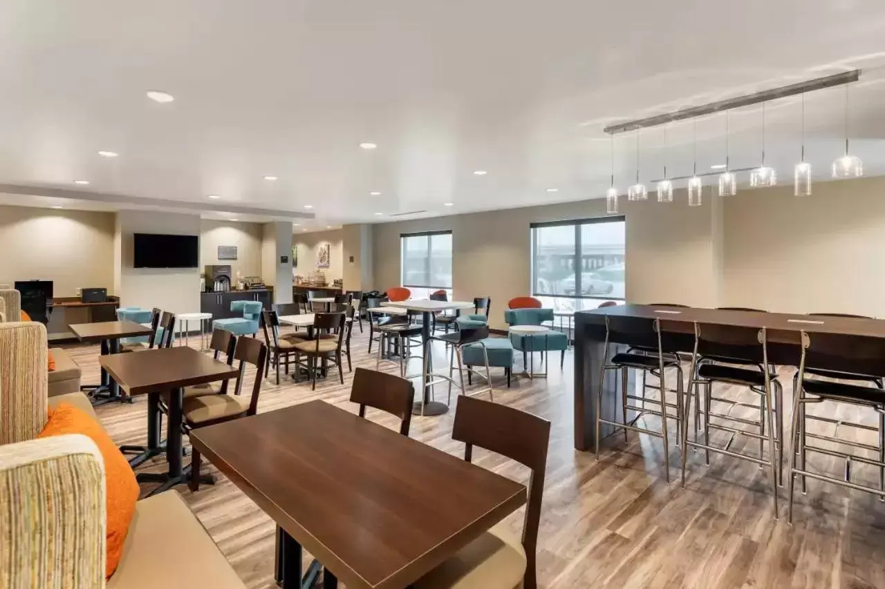 Lounge or bar in Sleep Inn Lancaster Dallas South Lounge or bar in Sleep Inn Lancaster Dallas South