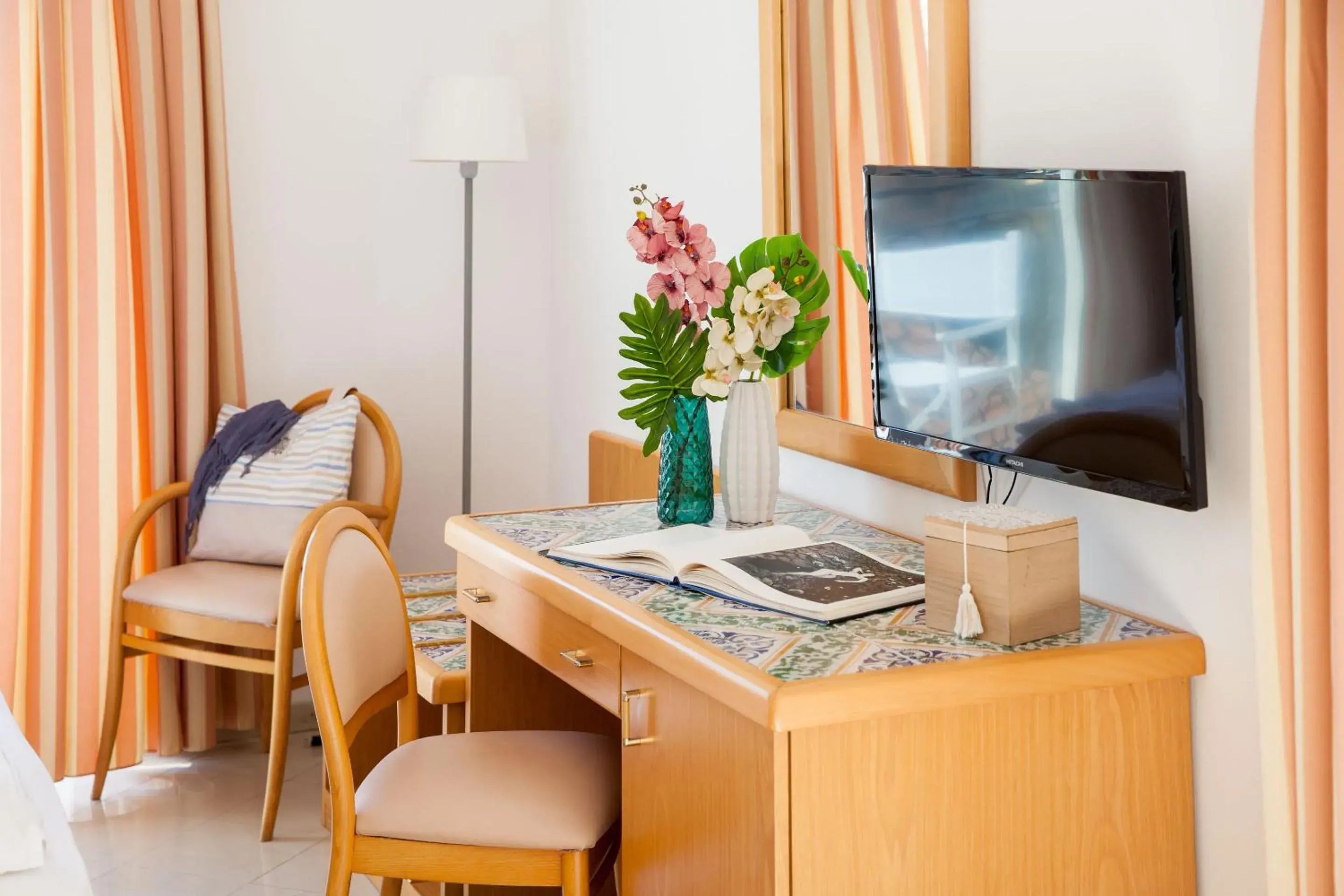 TV/Entertainment Center in Hotel Moresco