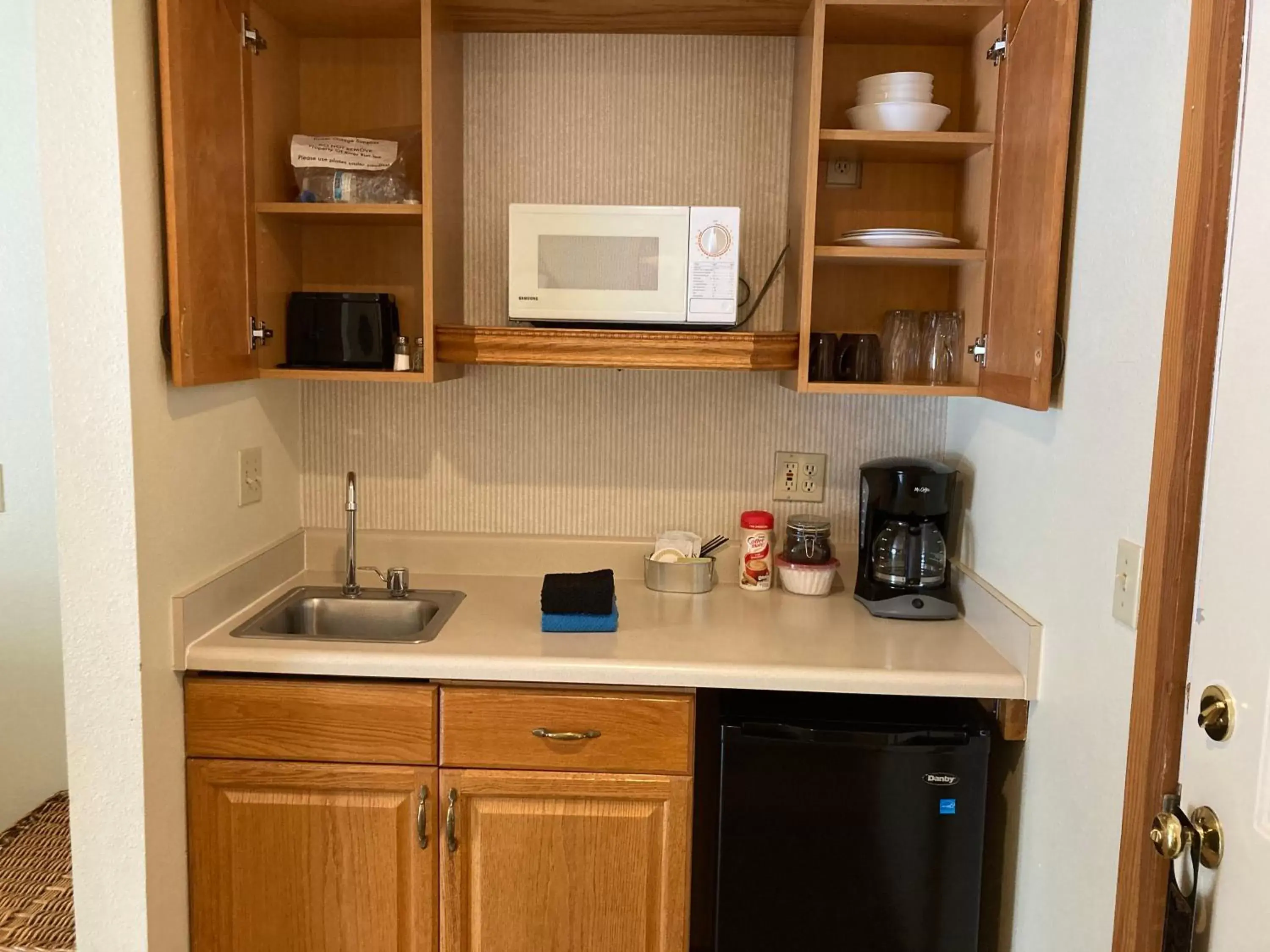 Coffee/tea facilities in River Run Inn