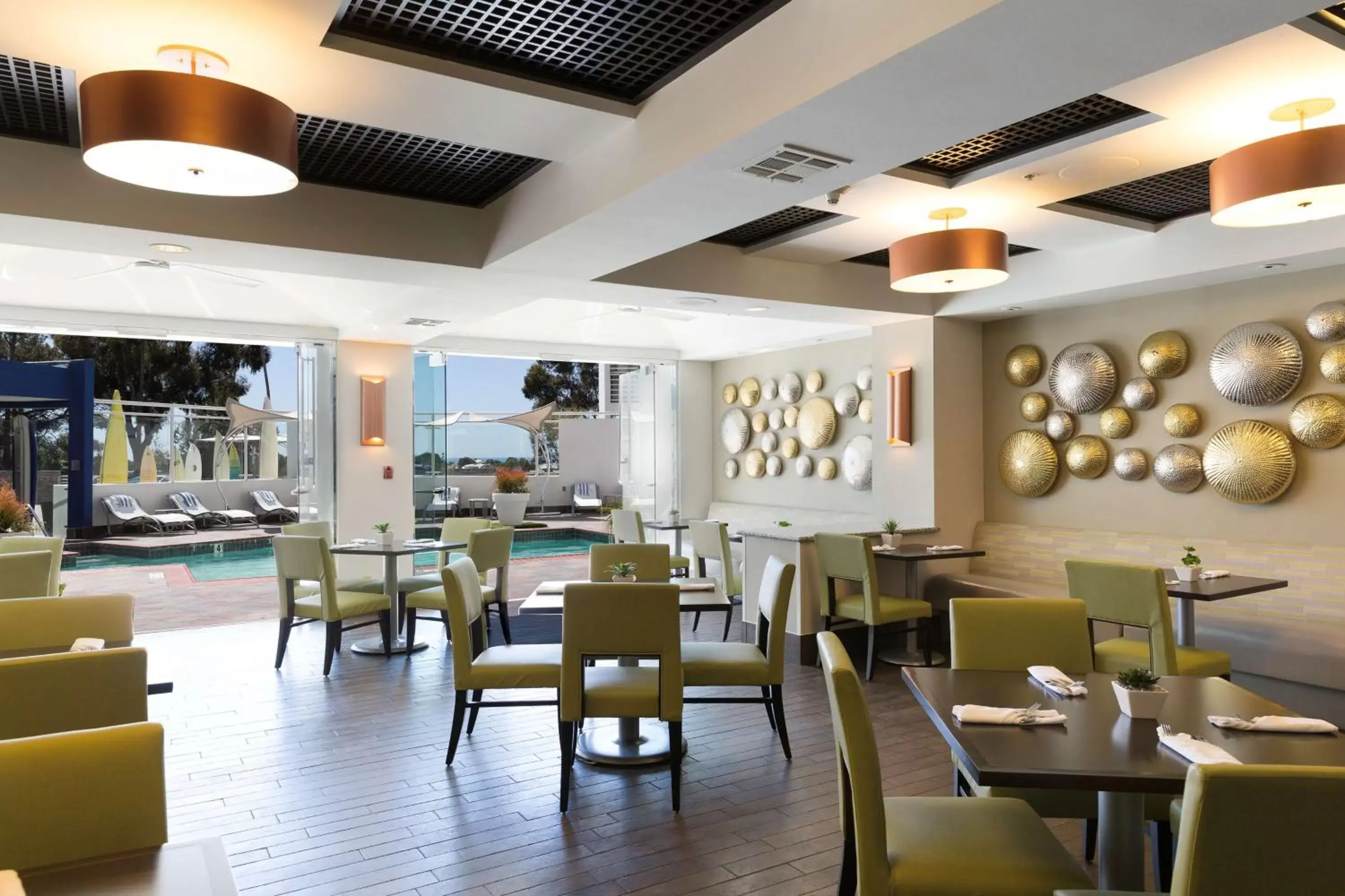 Restaurant/Places to Eat in DoubleTree Suites by Hilton Doheny Beach