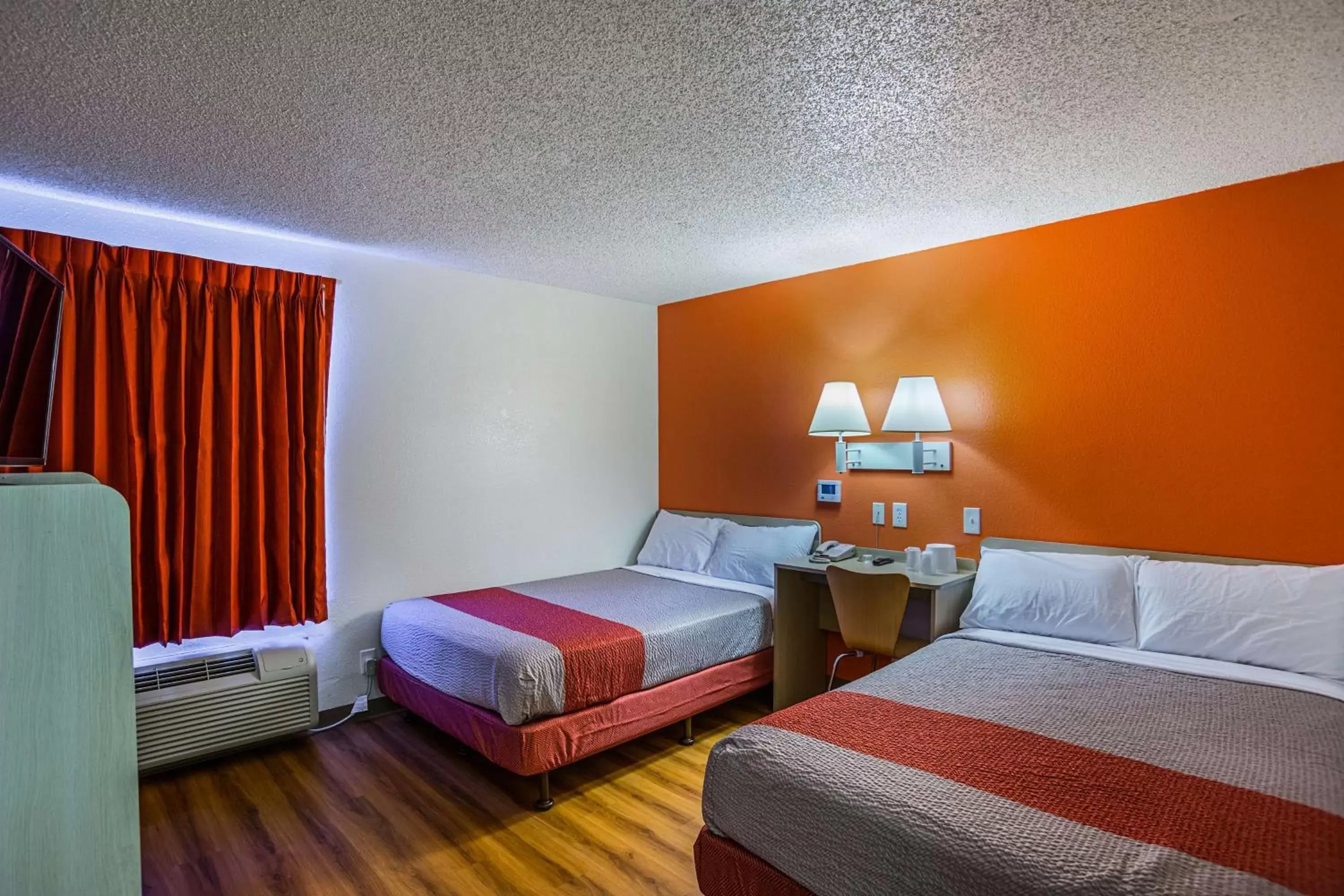 Photo of the whole room, Bed in Motel 6 Tucson, AZ - North