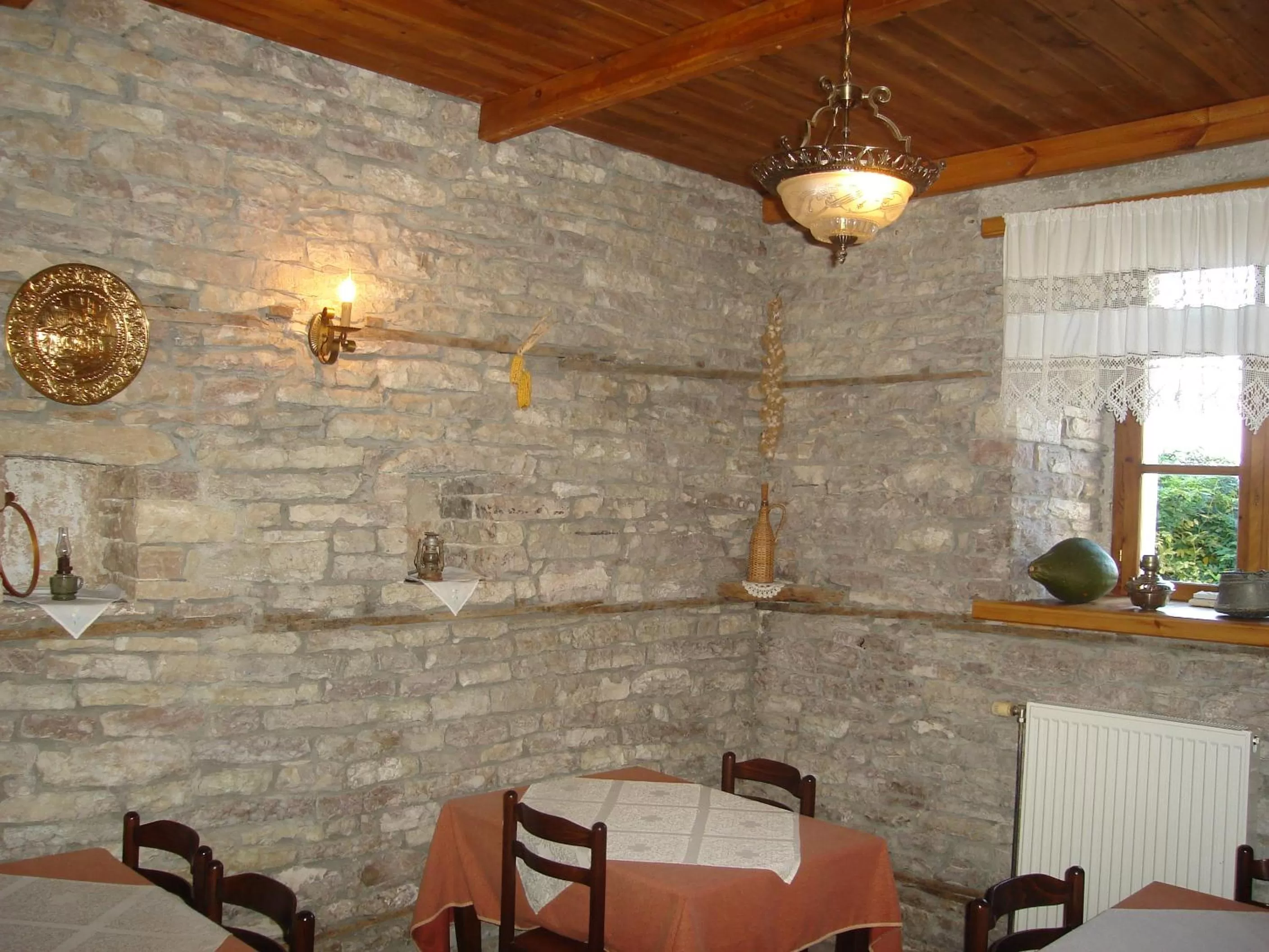 Restaurant/places to eat in Hotel Kalemi