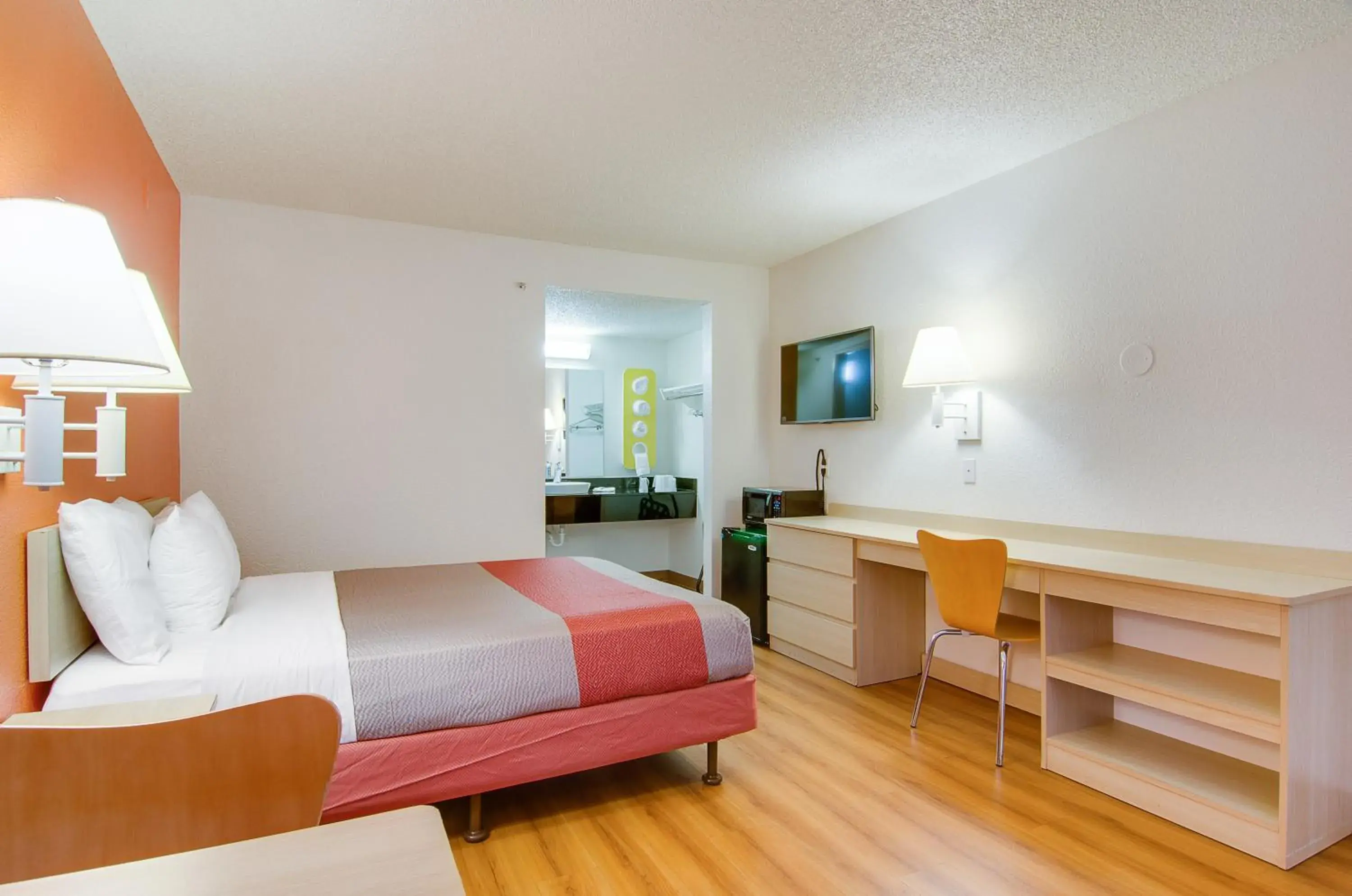 Bedroom in Motel 6-Tacoma, WA - South