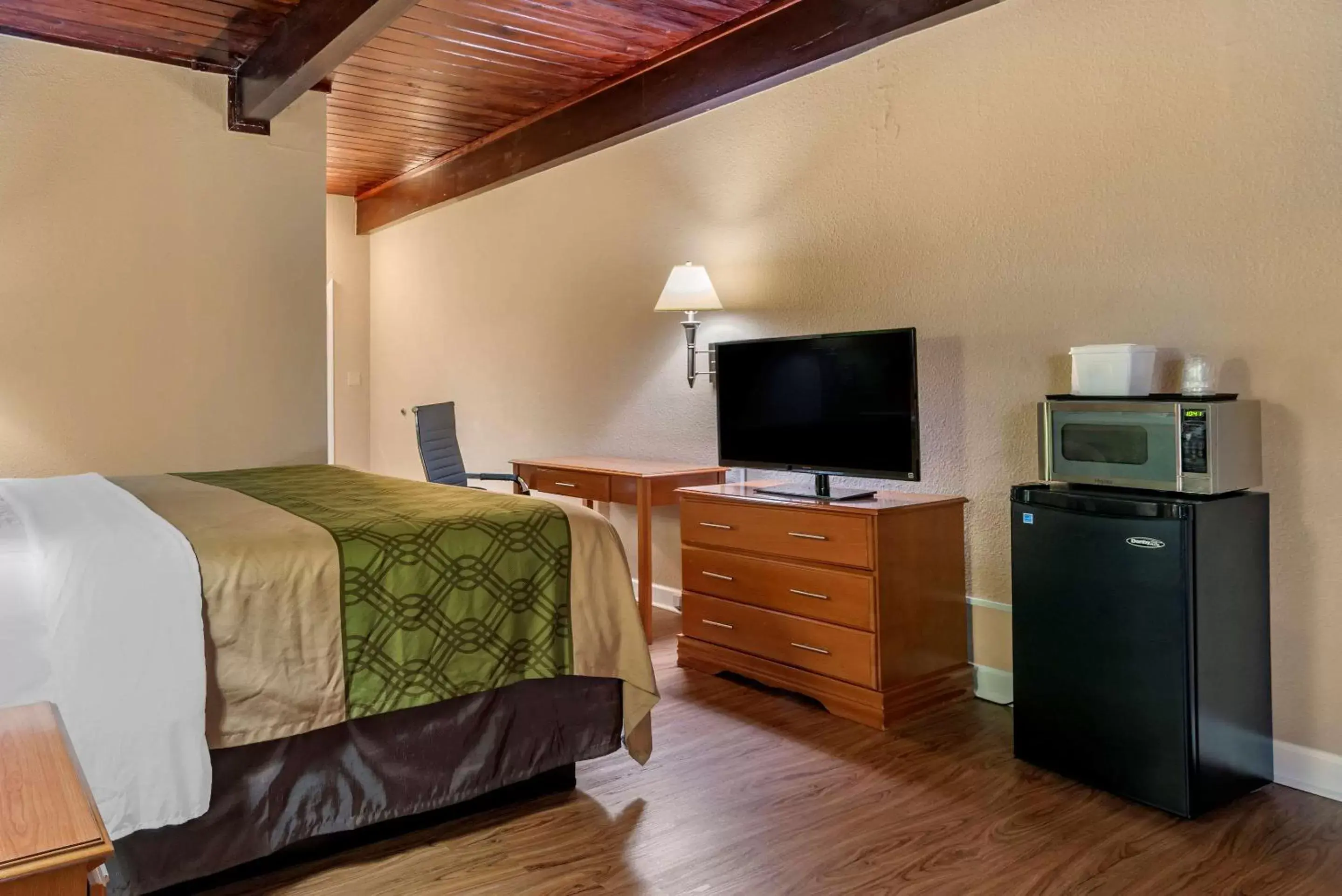 Photo of the whole room, TV/Entertainment Center in Econo Lodge Tallahassee downtown near university