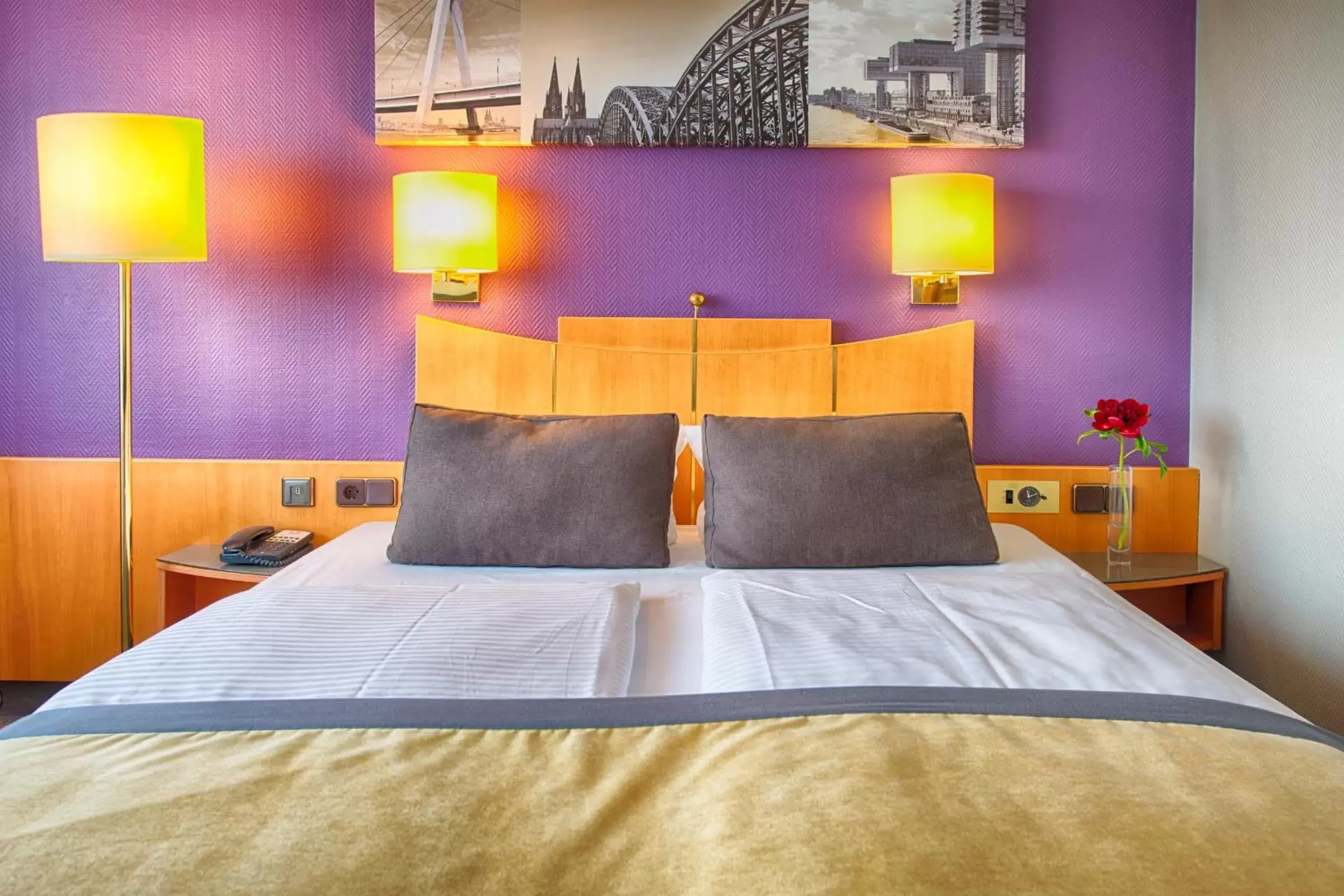 Bedroom, Bed in Leonardo Royal Hotel Köln - Am Stadtwald