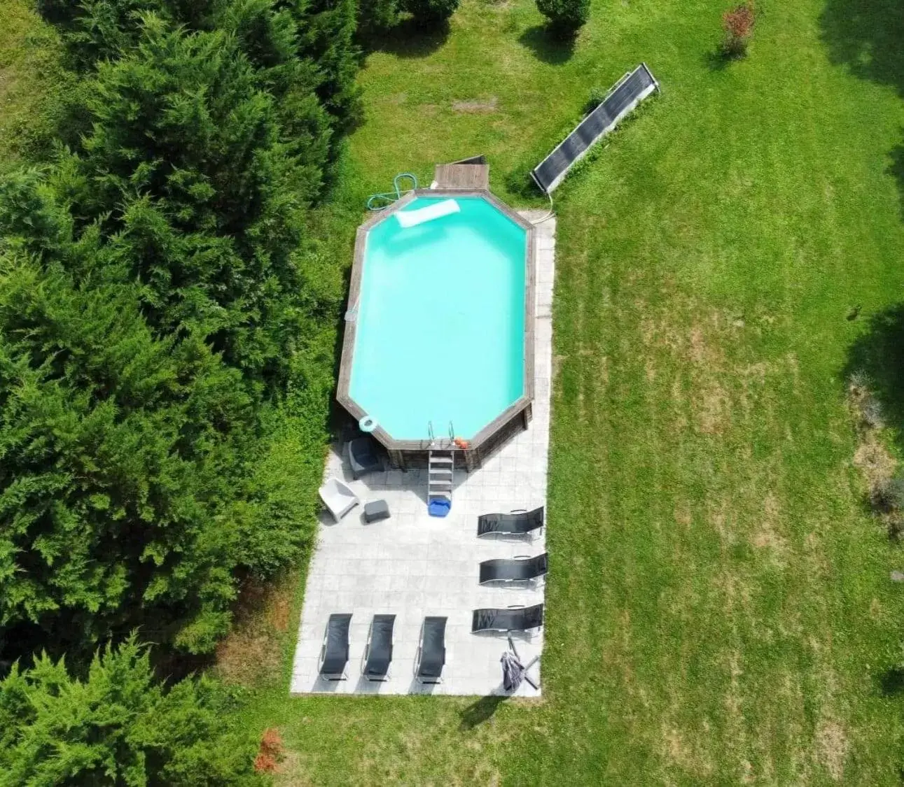 Swimming pool, Bird's-eye View in Montplaisir