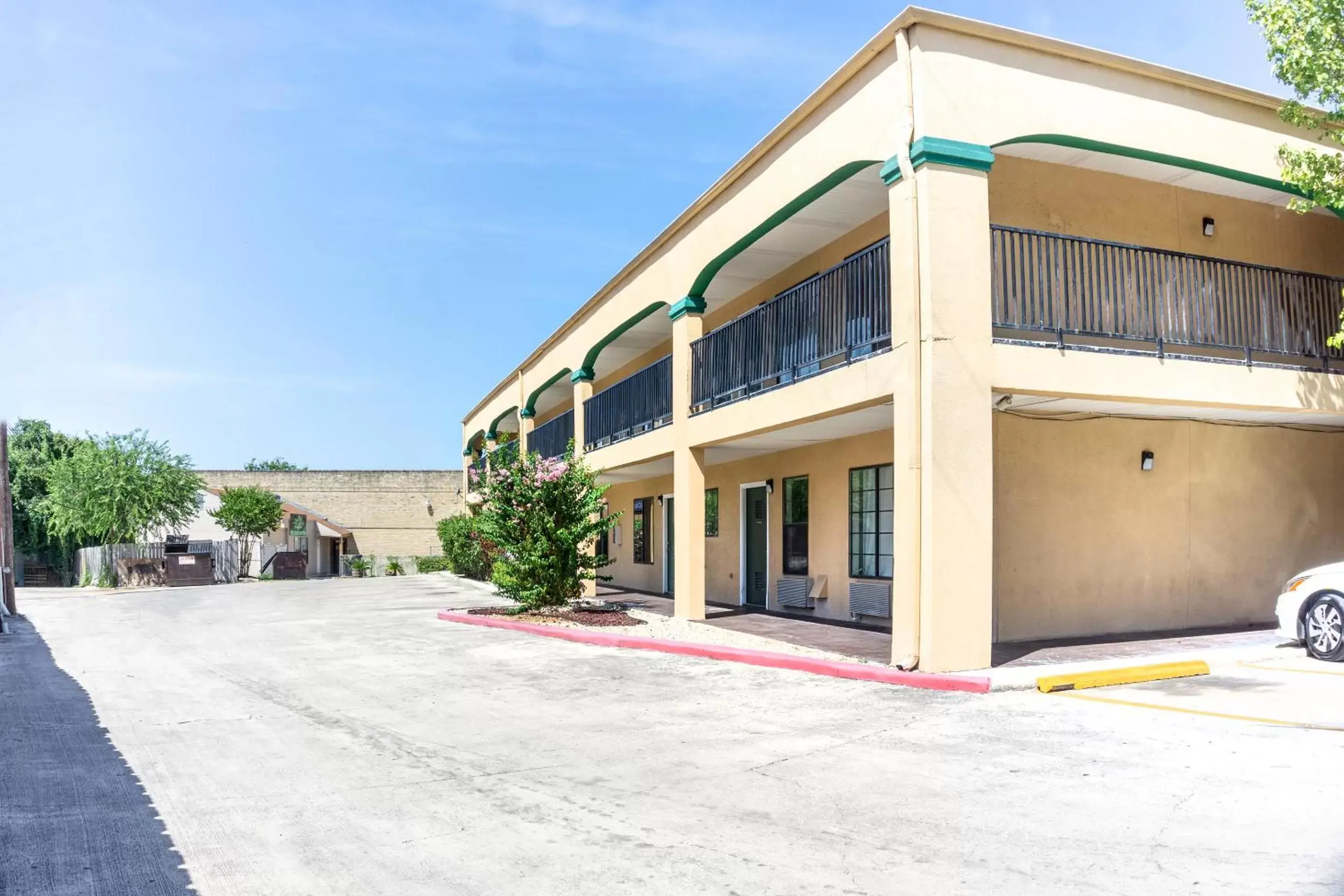 Property Building in OYO Inn & Suites Medical Center San Antonio
