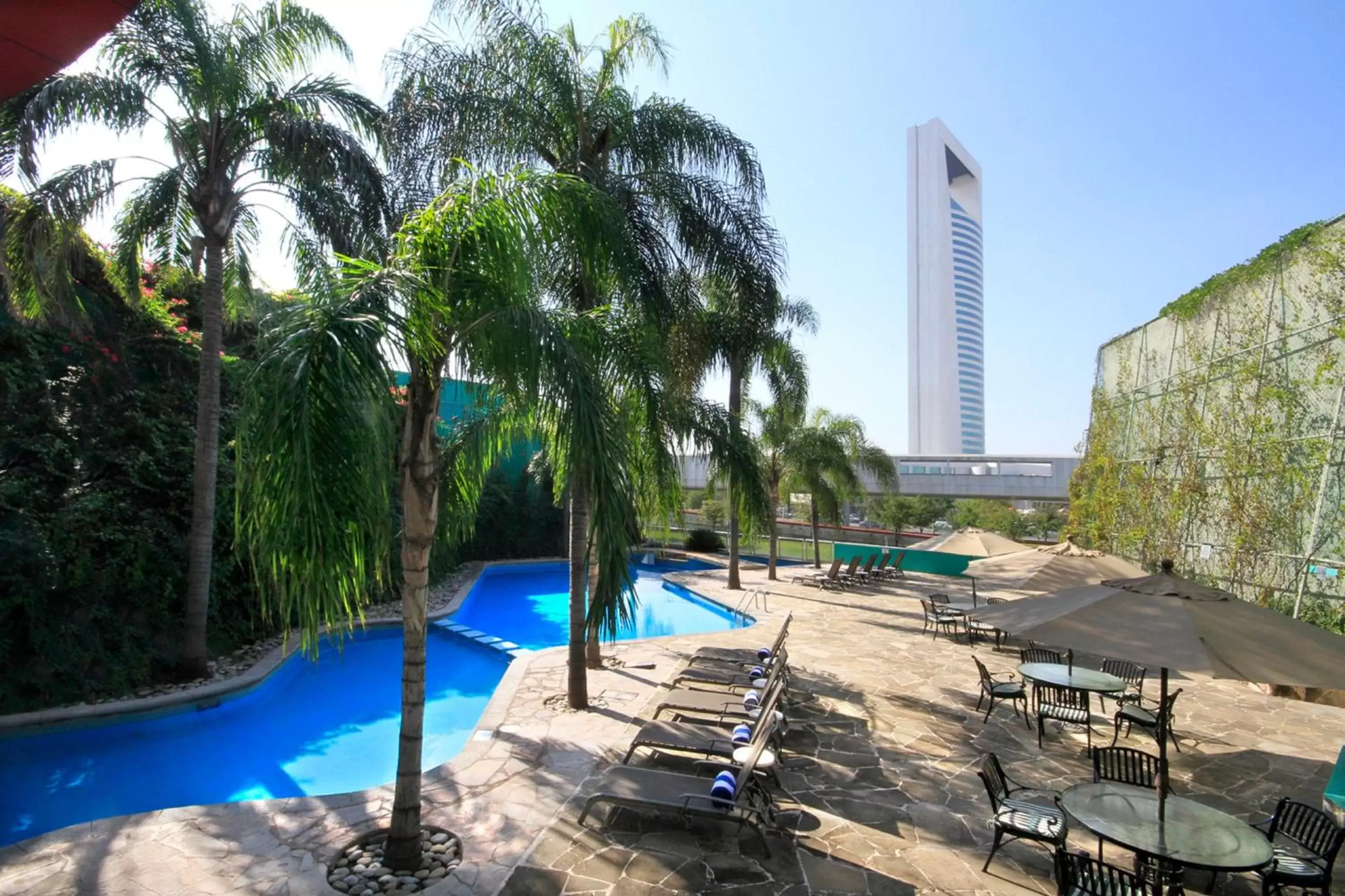 Swimming Pool in Holiday Inn Monterrey-Parque Fundidora, an IHG Hotel