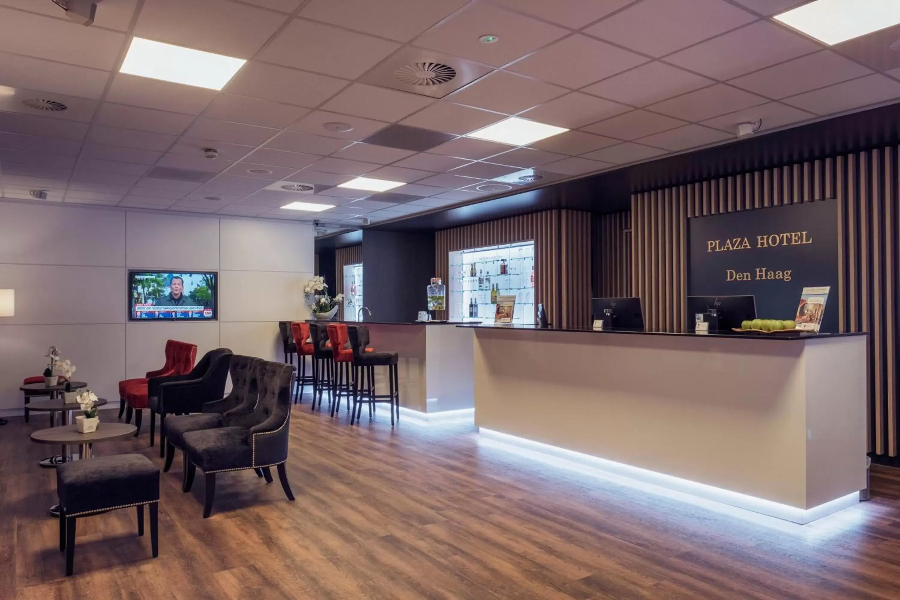 Lobby or reception in Best Western Plus Plaza Den Haag City Center