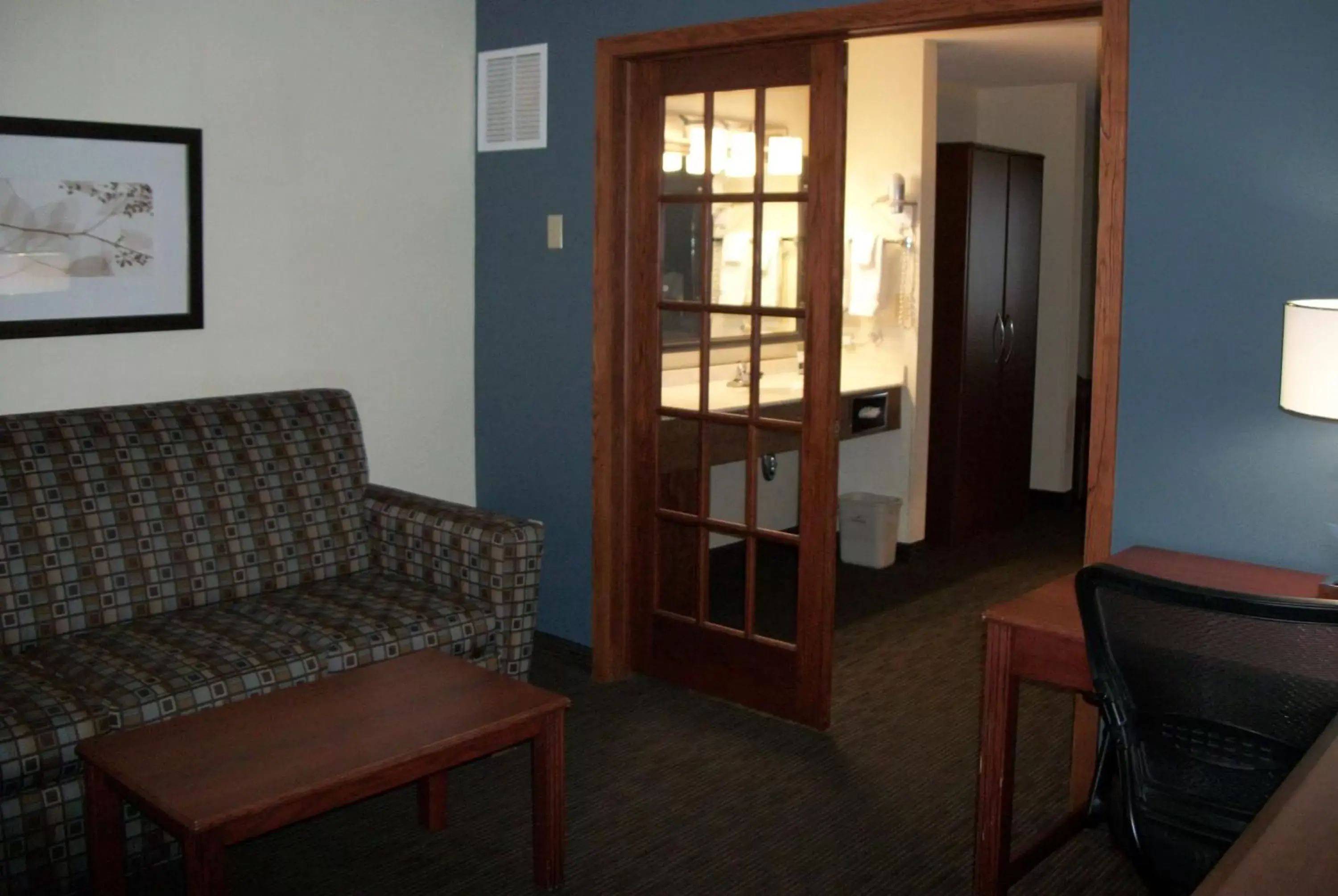 Photo of the whole room, Seating Area in AmericInn by Wyndham Beulah