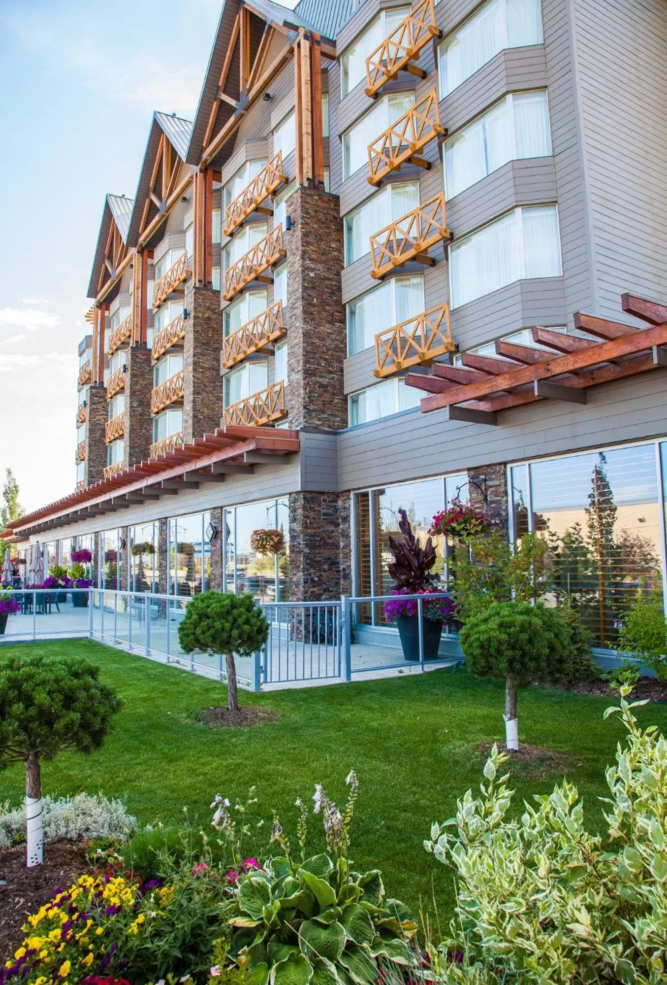 Facade/entrance, Property Building in Radisson Hotel & Convention Center Edmonton