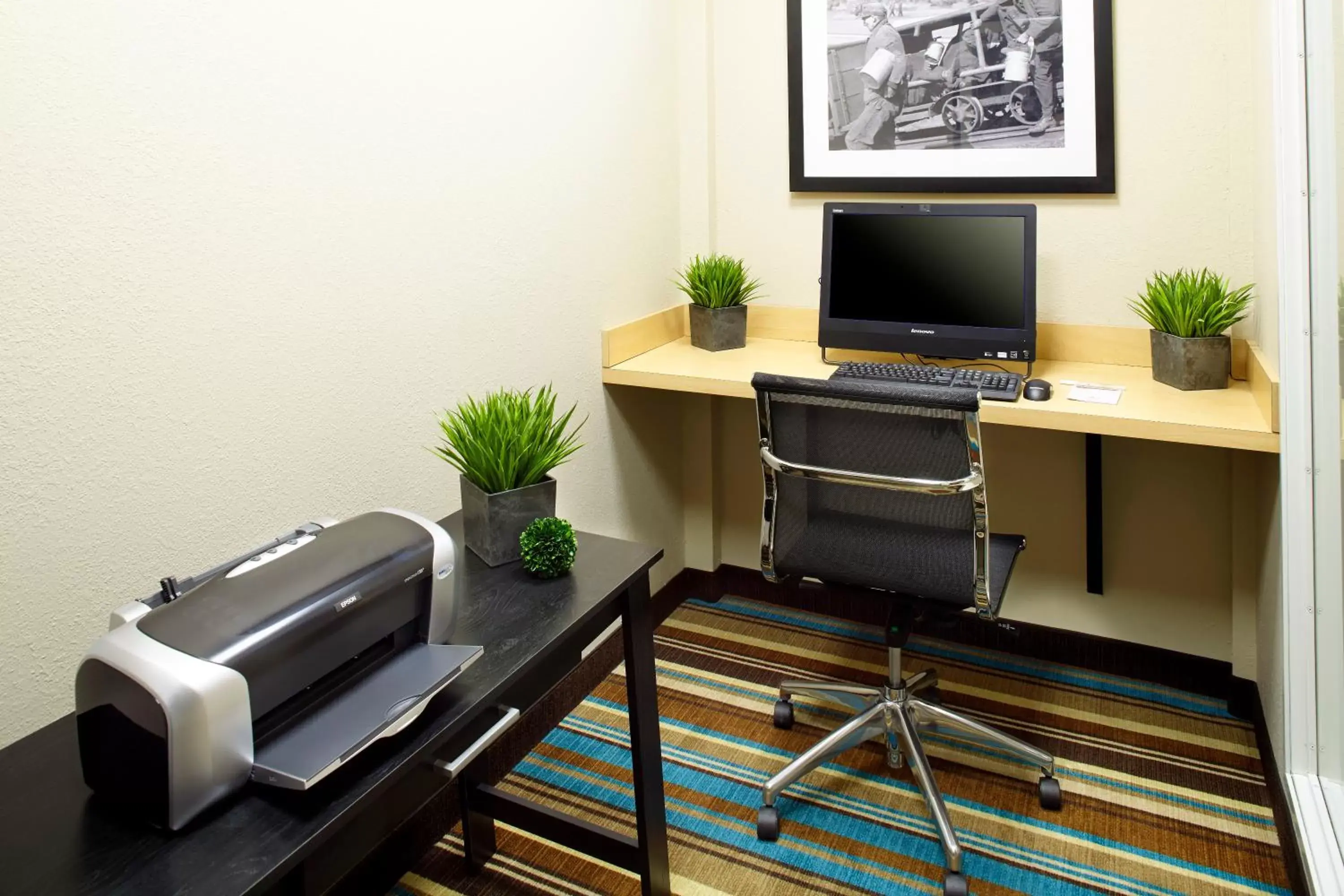 Business facilities, TV/Entertainment Center in Hawthorn Suites by Wyndham Bridgeport