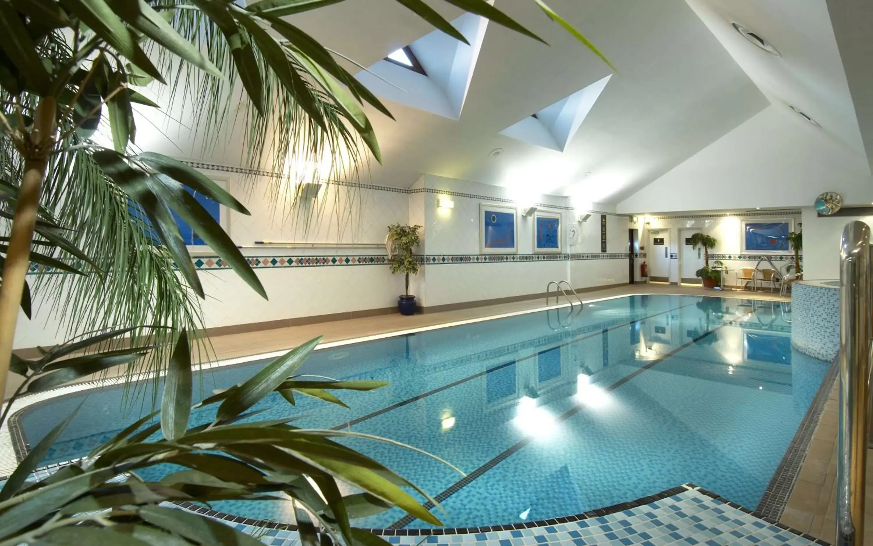 Pool view, Swimming Pool in Hilton East Midlands Airport