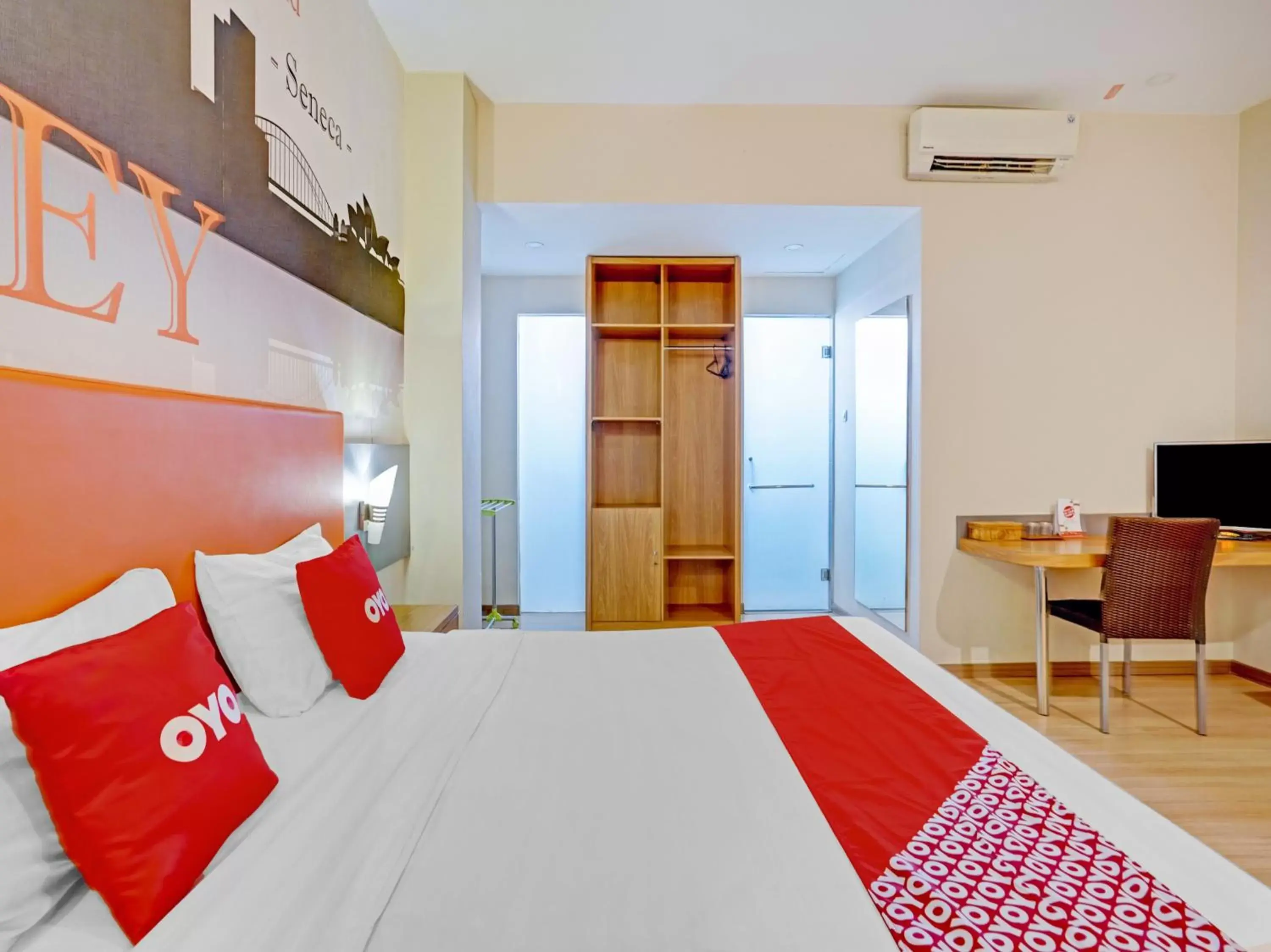 Bedroom, Bed in SUPER OYO 3905 Graha 100 Guest House Syariah