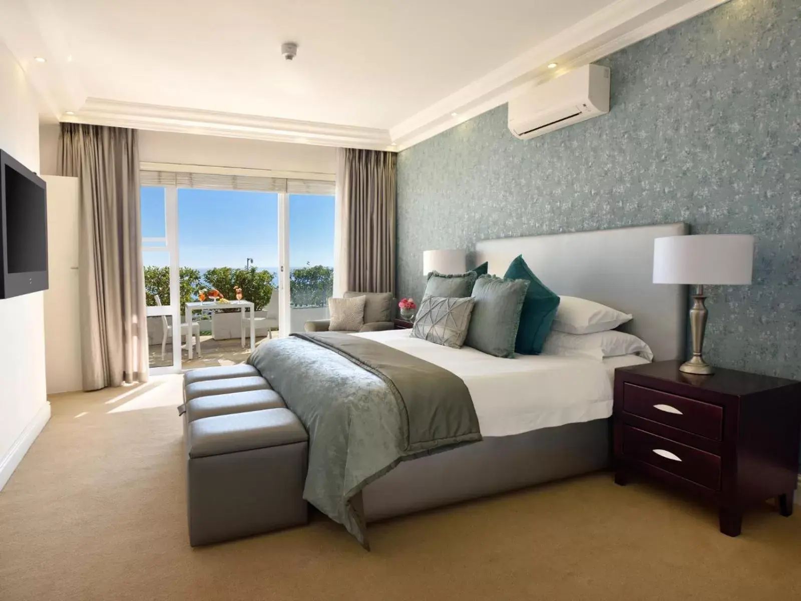 Bed in The Clarendon - Bantry Bay