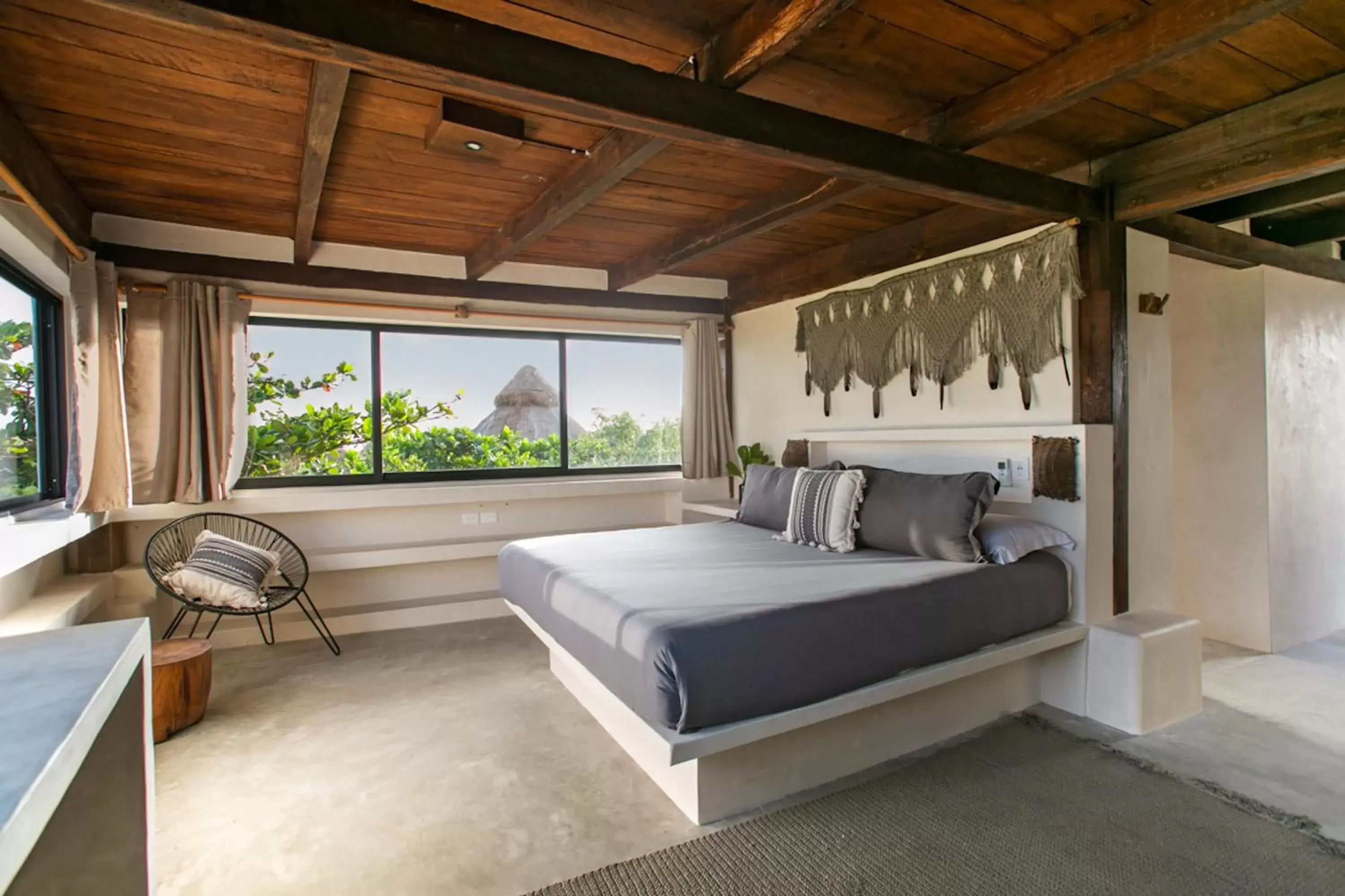 Photo of the whole room, Bed in Amansala Resort