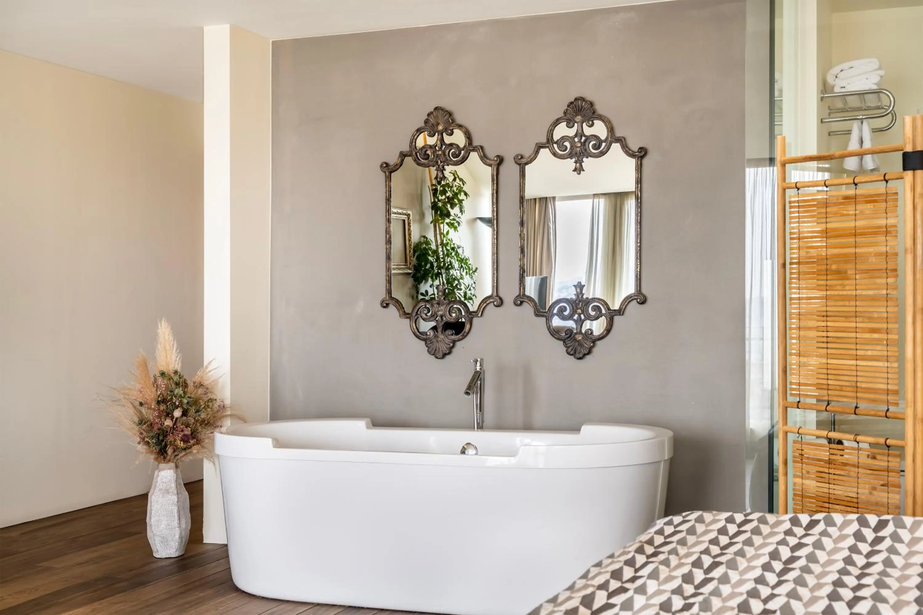 Bath, Bed in Ansen Hotel and Suites