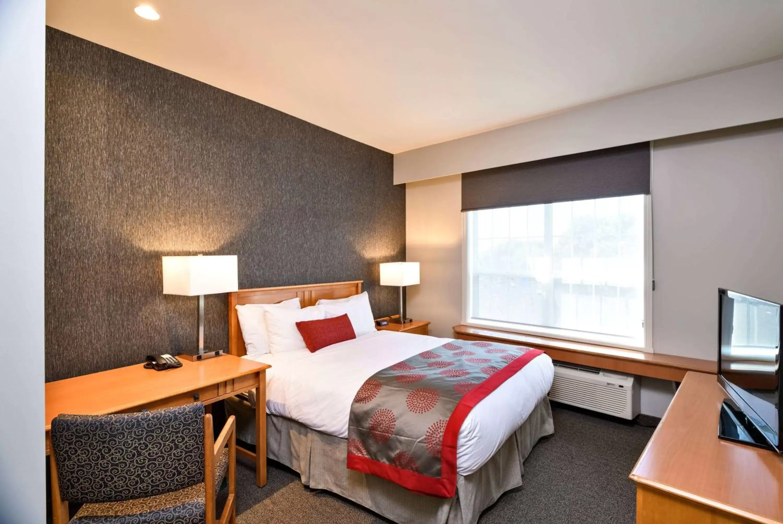 Photo of the whole room, Bed in Ramada by Wyndham Penticton Hotel & Suites