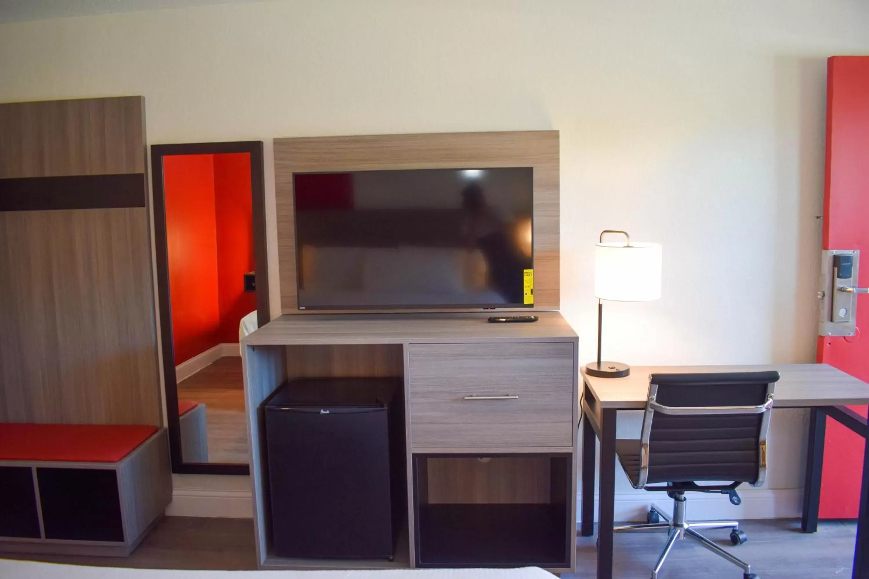 TV and multimedia, TV/Entertainment Center in Ramada by Wyndham Cleveland Airport West