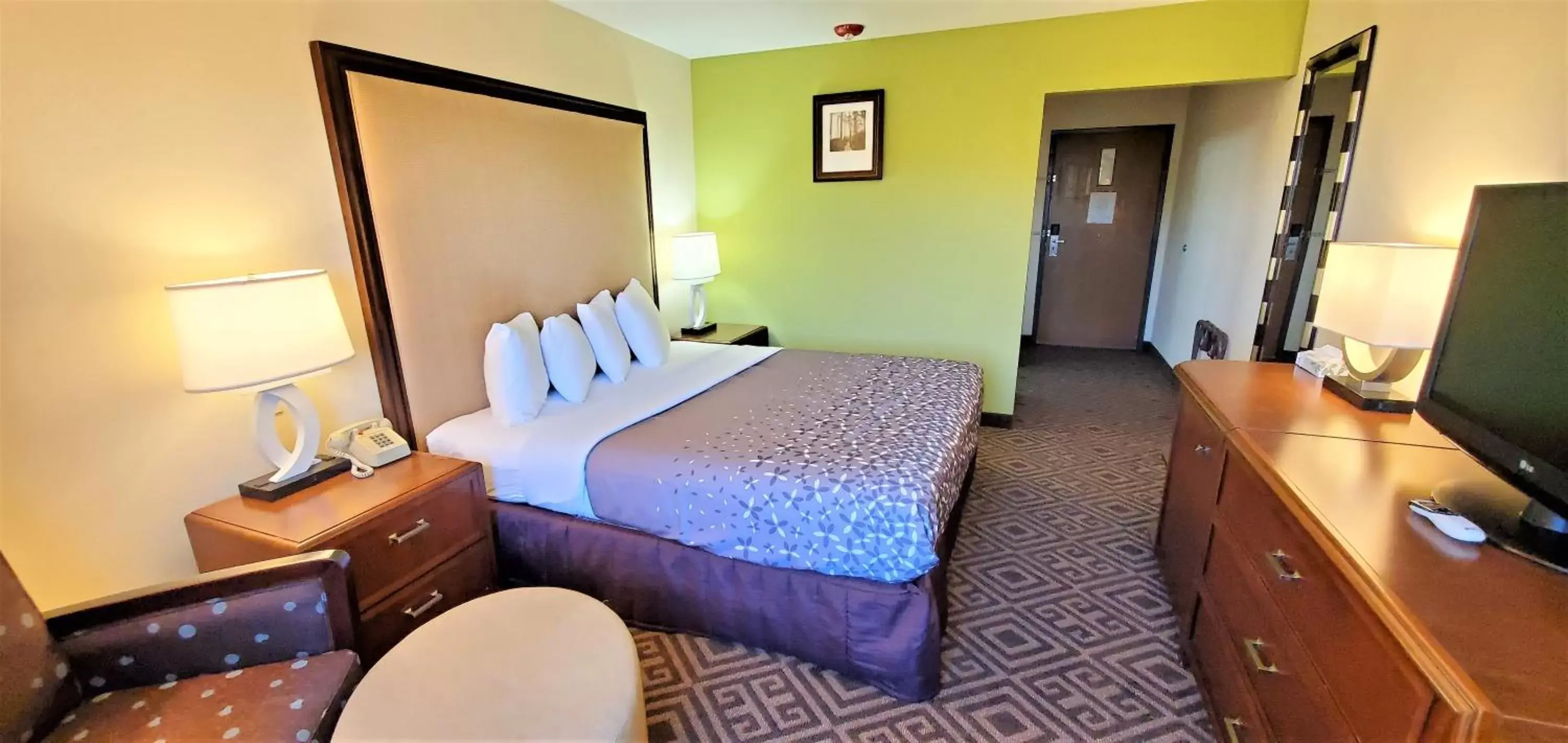 Photo of the whole room, Bed in Travel Inn and Suites