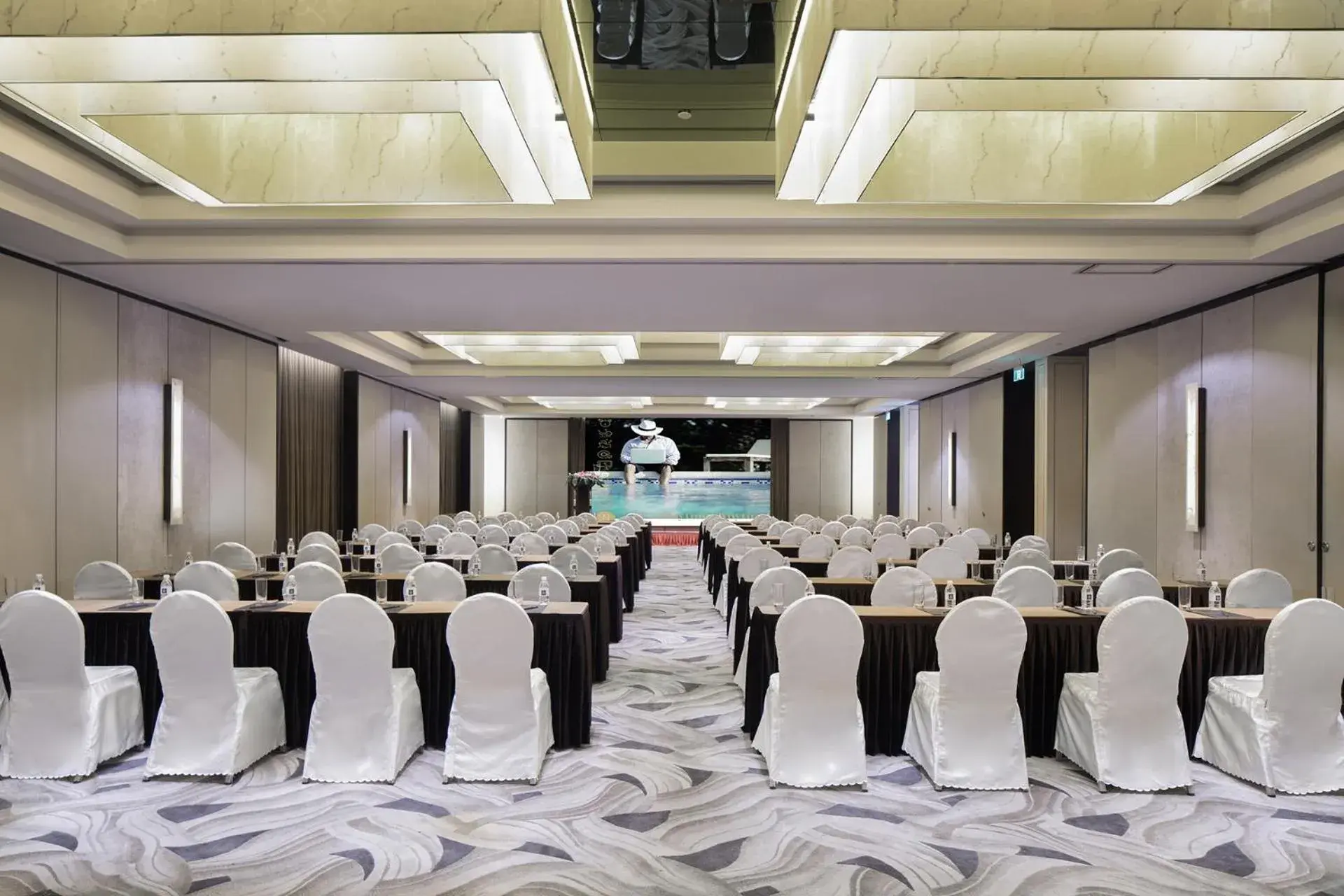 Meeting/conference room in Golden Tulip Bund New Asia