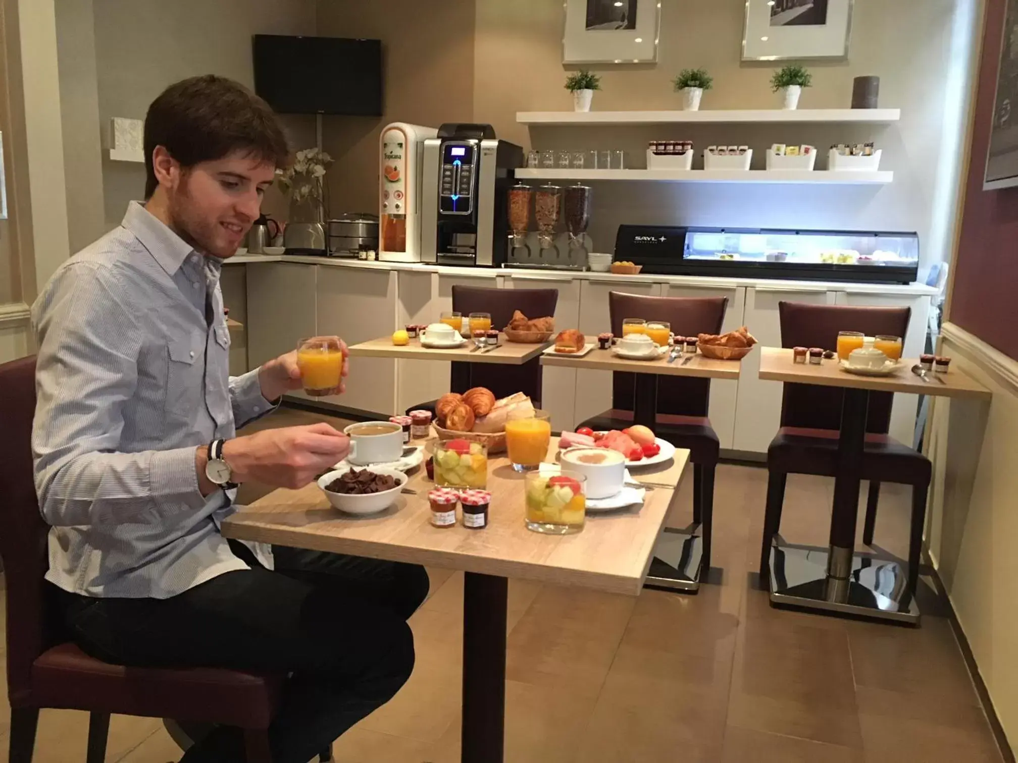 Buffet breakfast, Restaurant/Places to Eat in Hotel Viator - Gare de Lyon