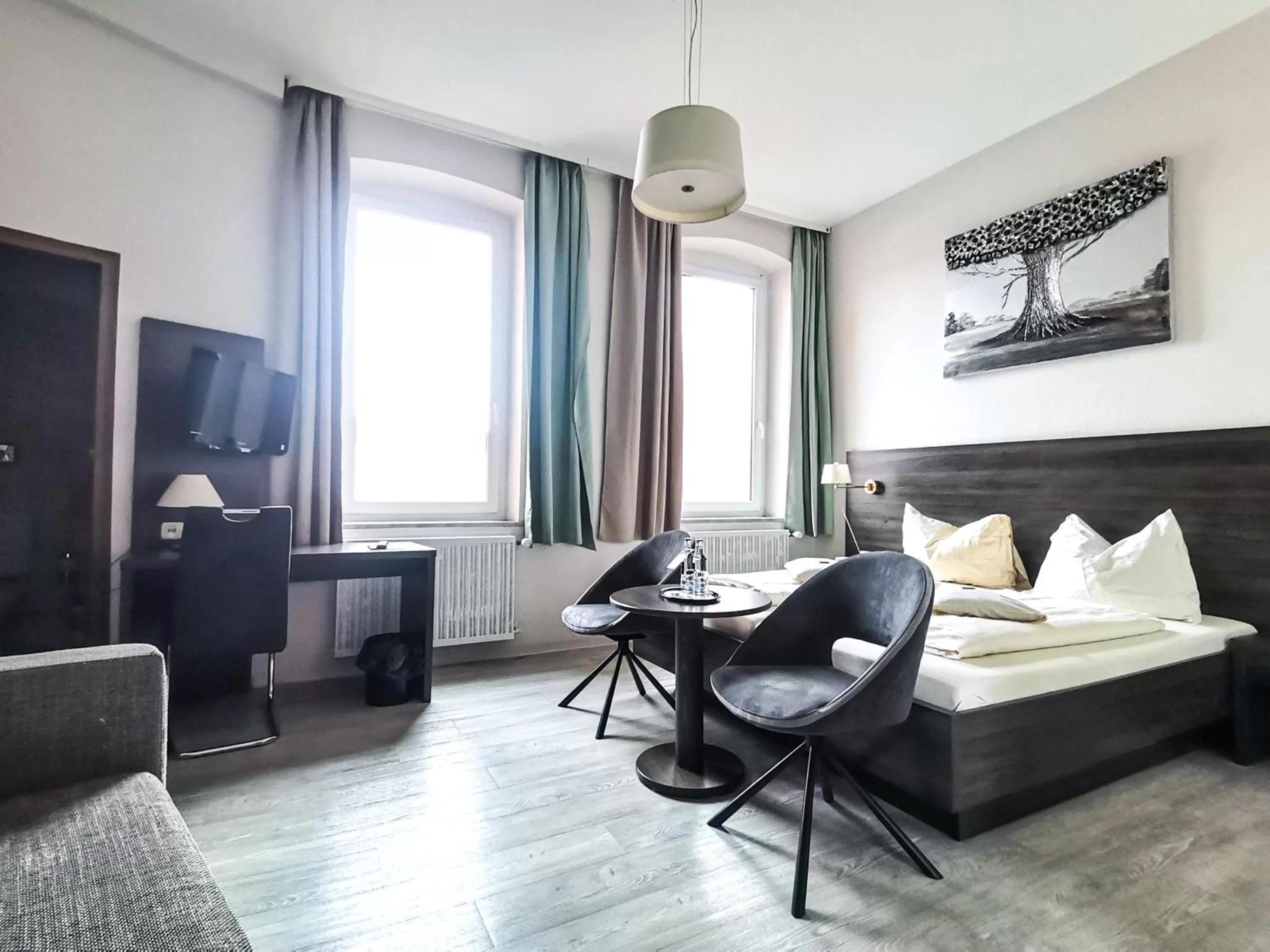 Bed, Seating Area in Hotel Kitzinger Hof an der B8